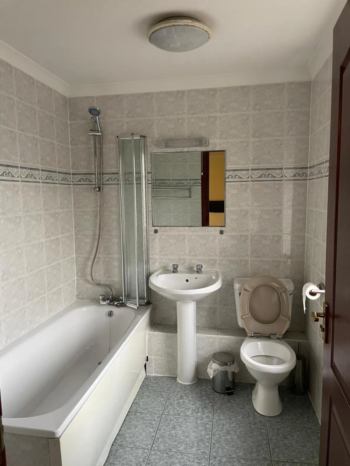 Bathroom in Lochway Hotel