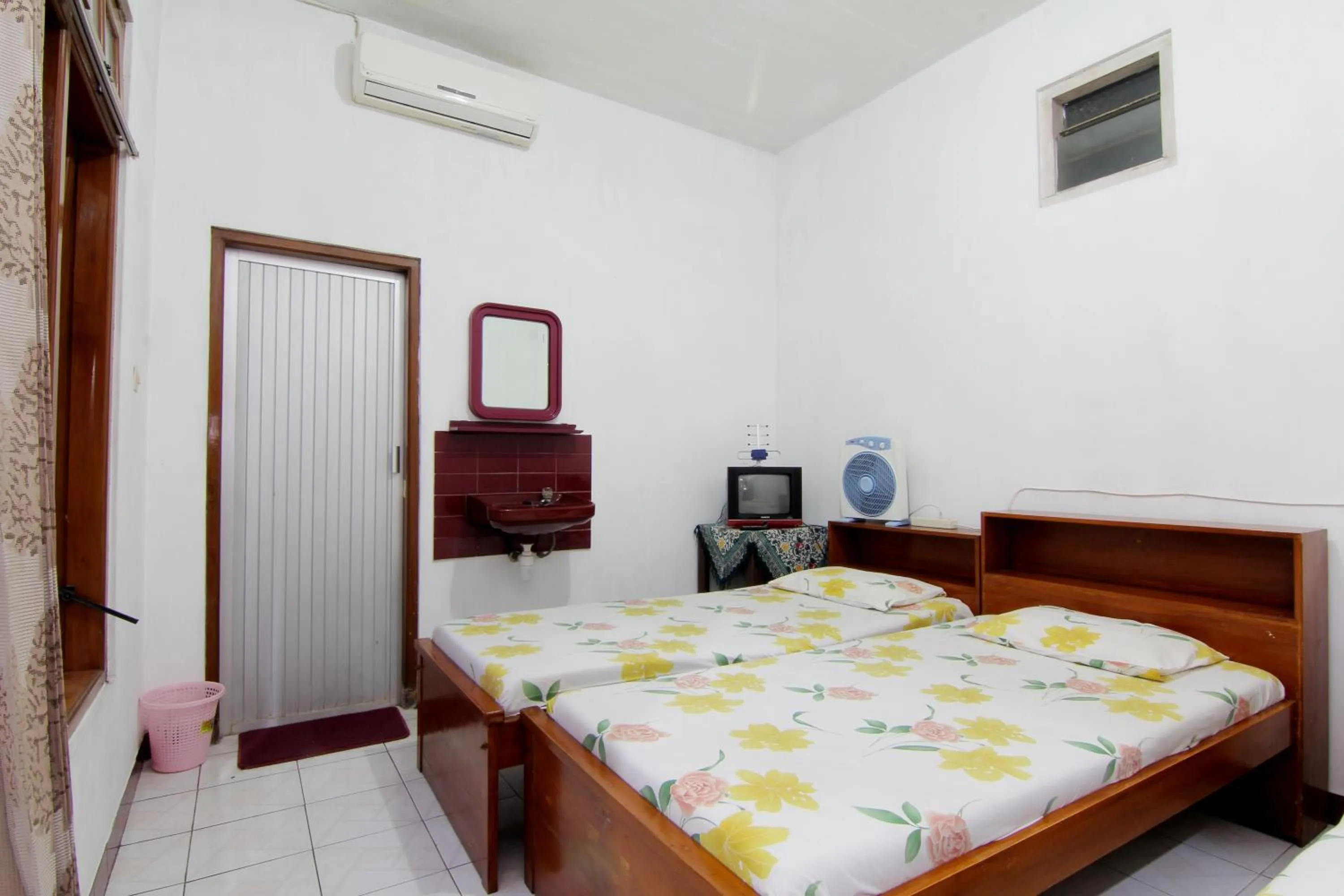 Standard Twin Room in Mas Gun Homestay