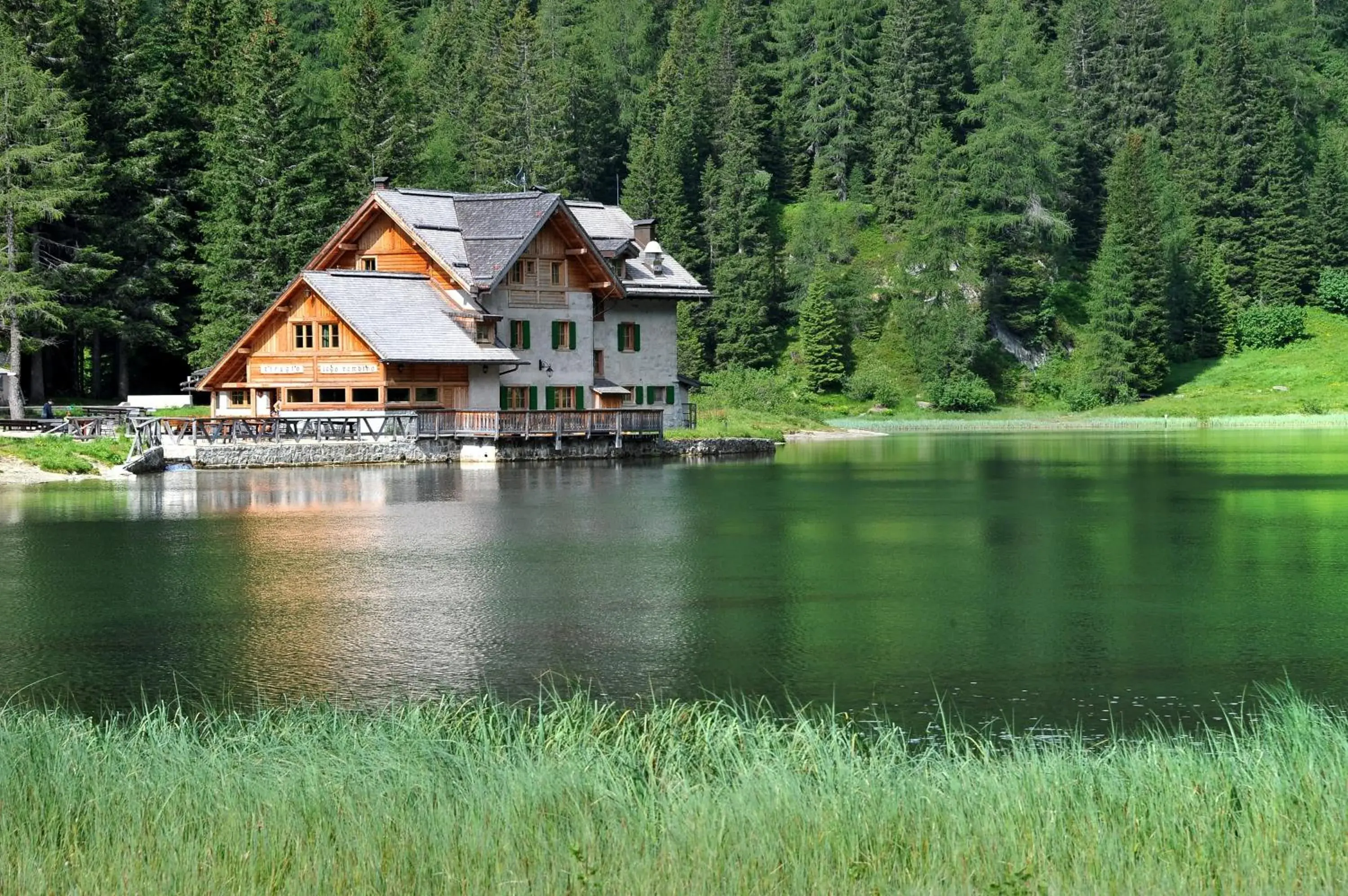 Rifugio Lago Nambino Rifugio Lago Nambino