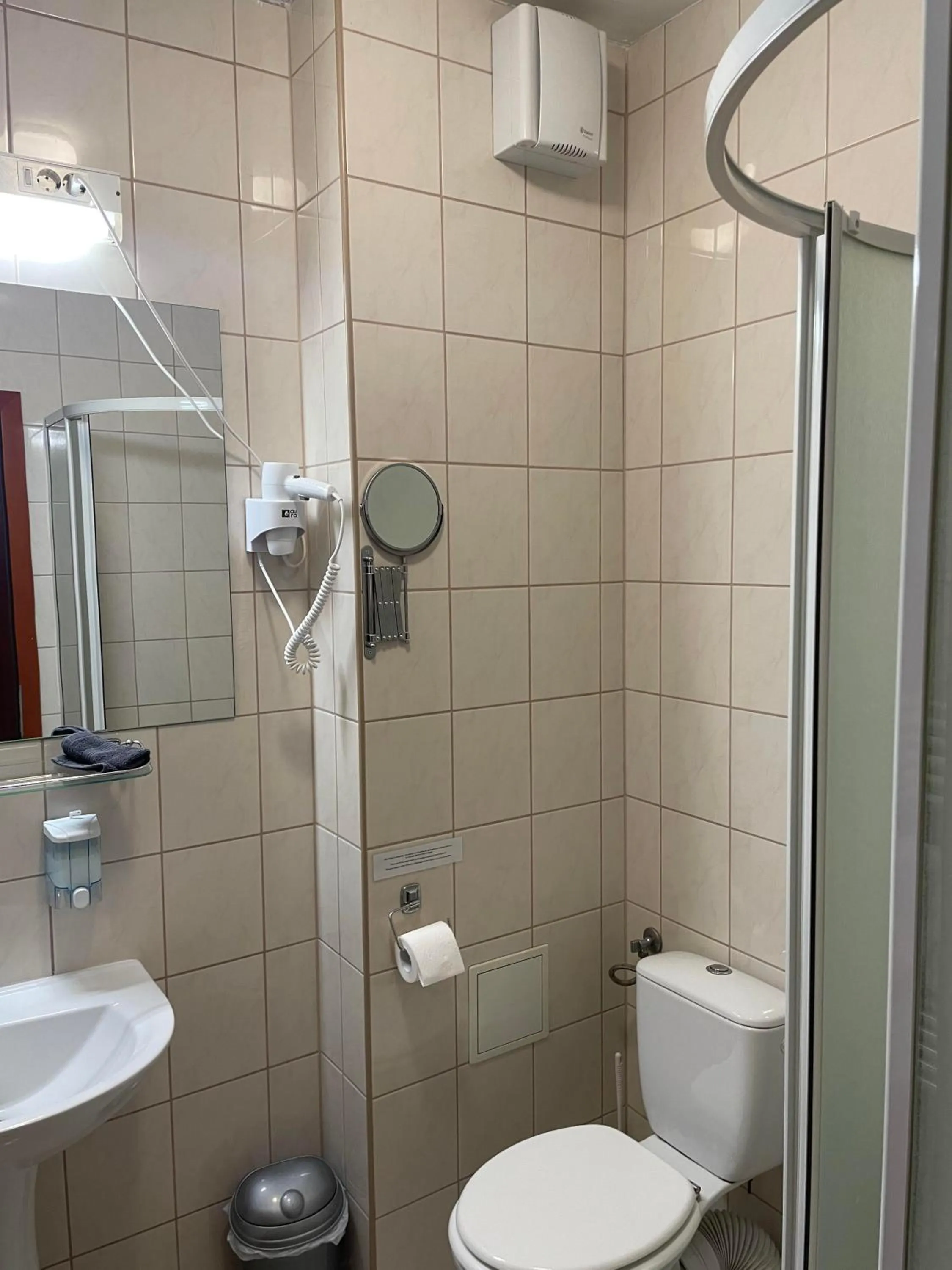 Toilet in Hotel Hunor