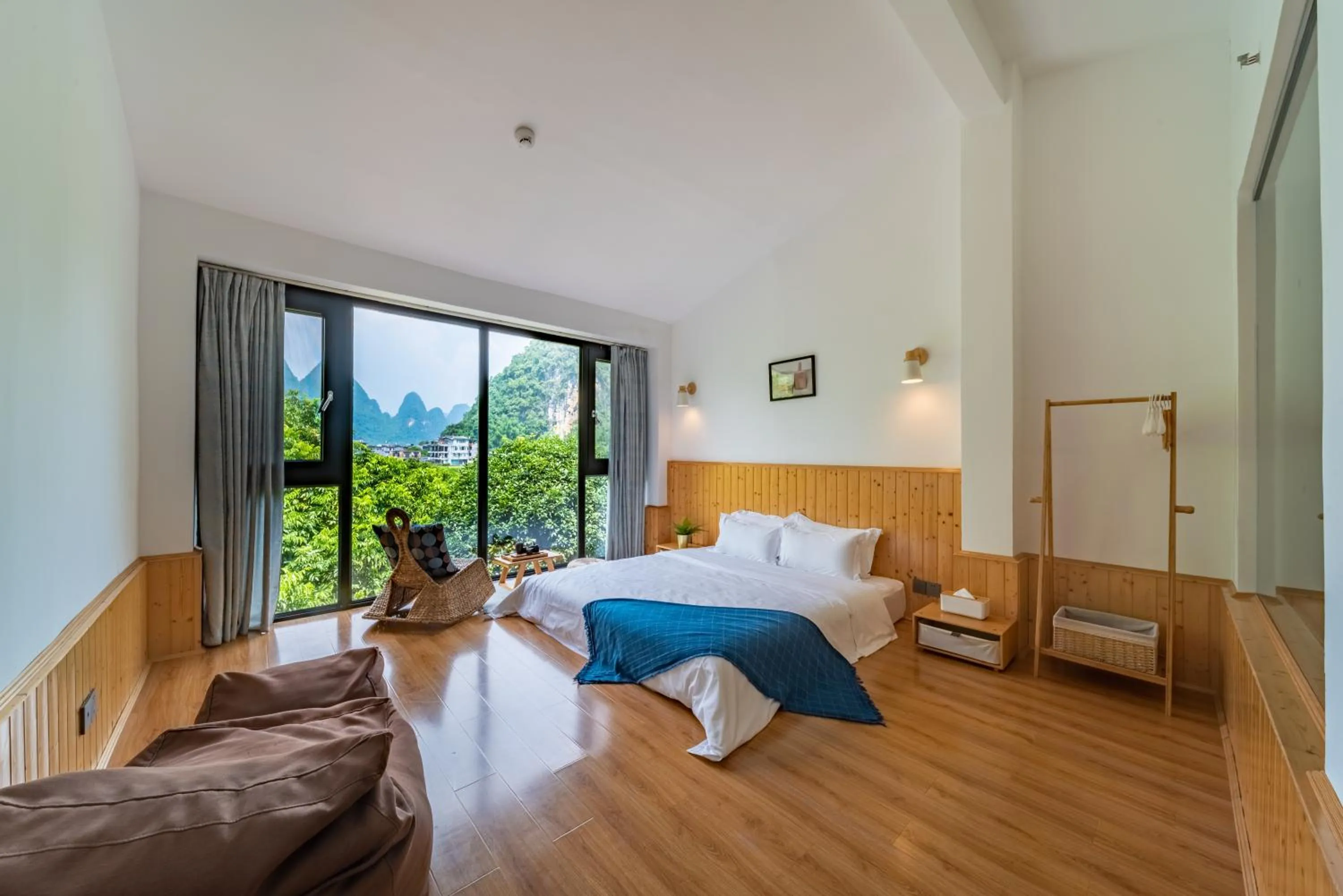 Bed in Yangshuo Serene Cove Hotel