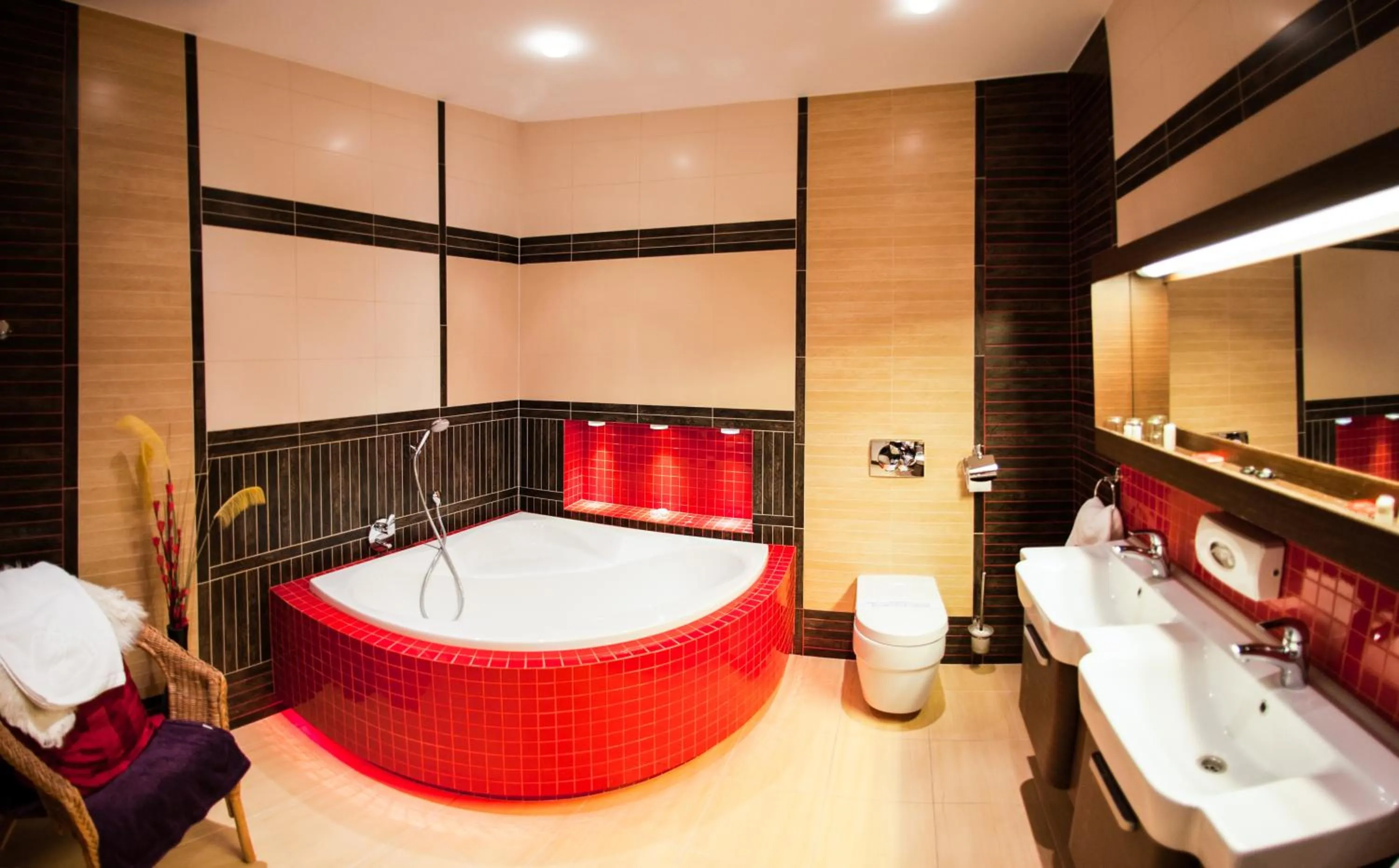 Bathroom, Bed in Hotel Konstancja