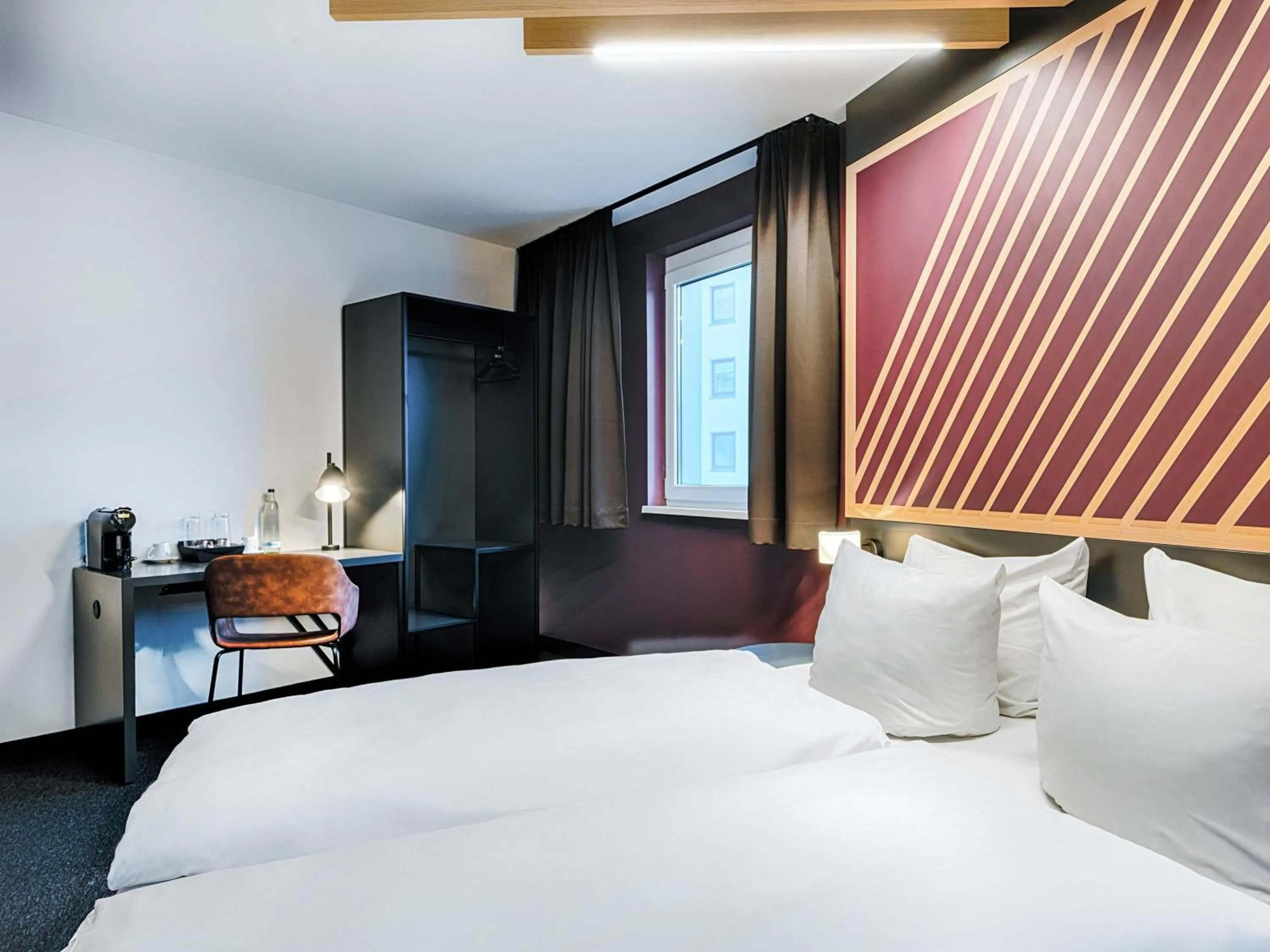 Photo of the whole room, Bed in B&B Hotel Bremen-City