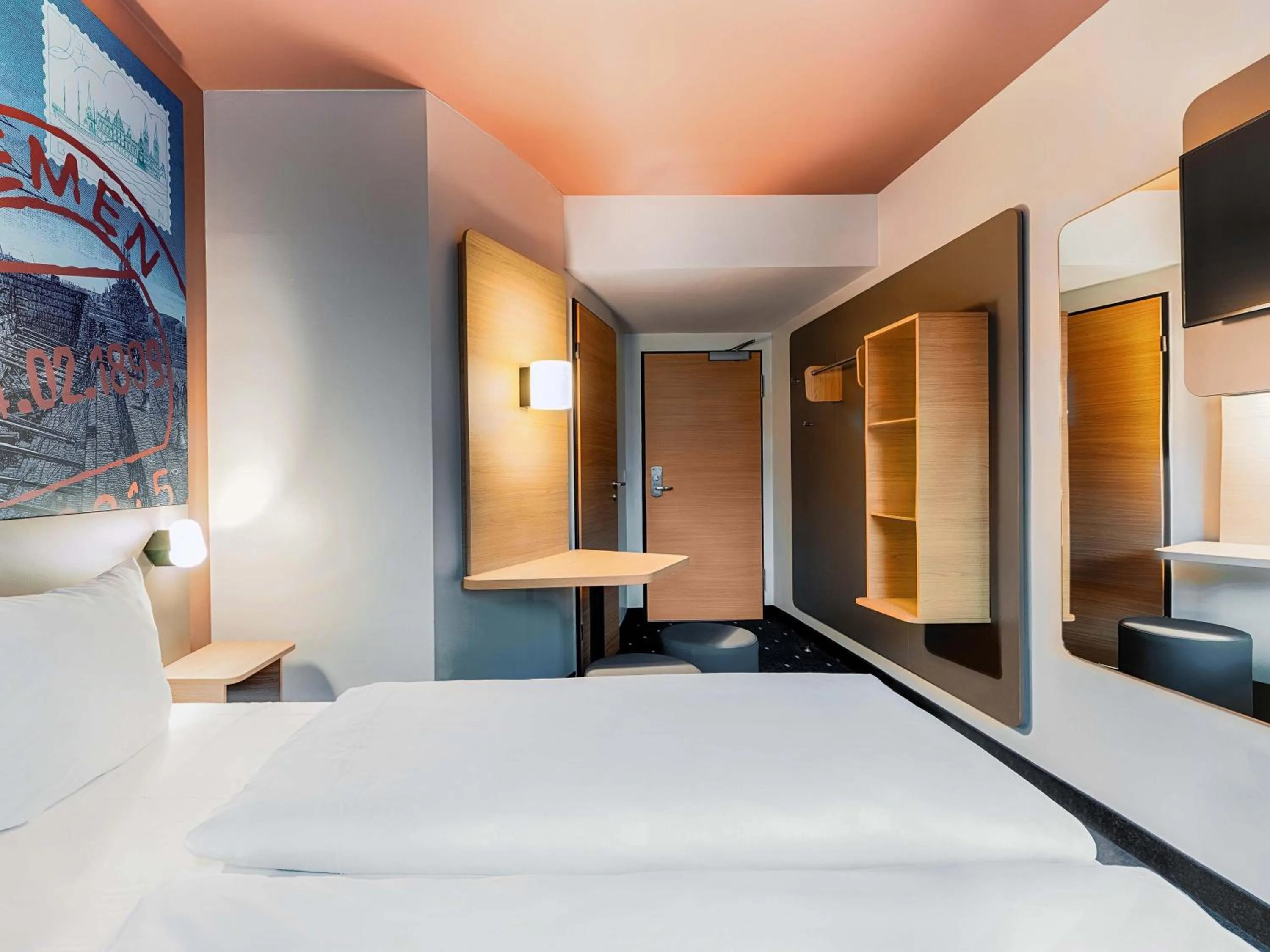 Photo of the whole room, Bed in B&B Hotel Bremen-City