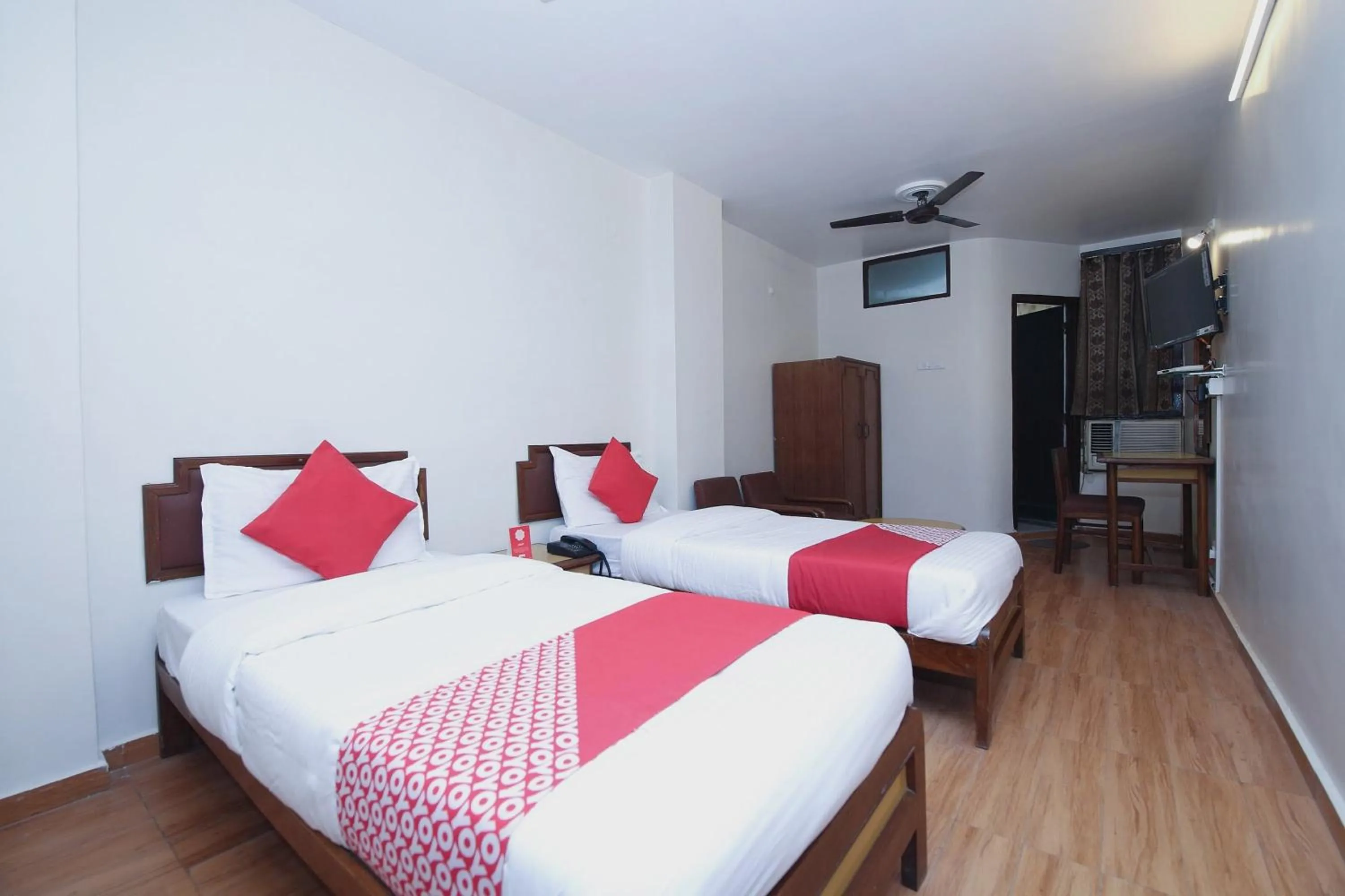 Bedroom, Bed in Capital O Kartik