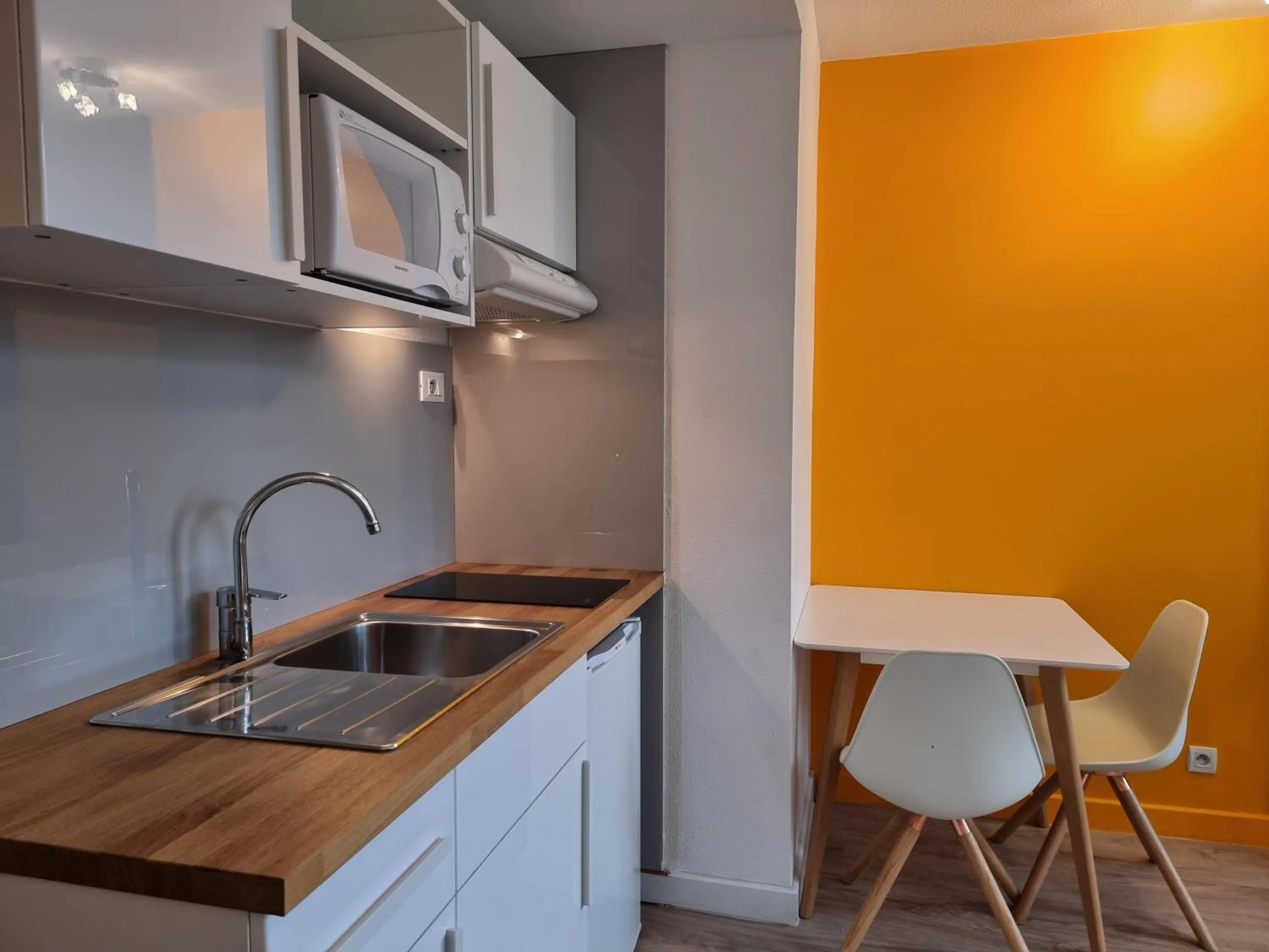 Kitchen or kitchenette in City Loft Apparthotel