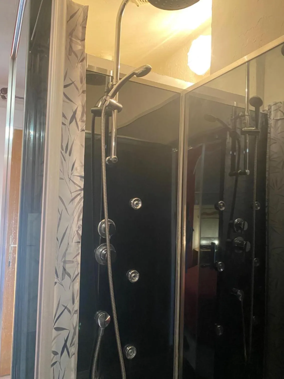 Shower in Bed & Breakfast Le Beauséjour