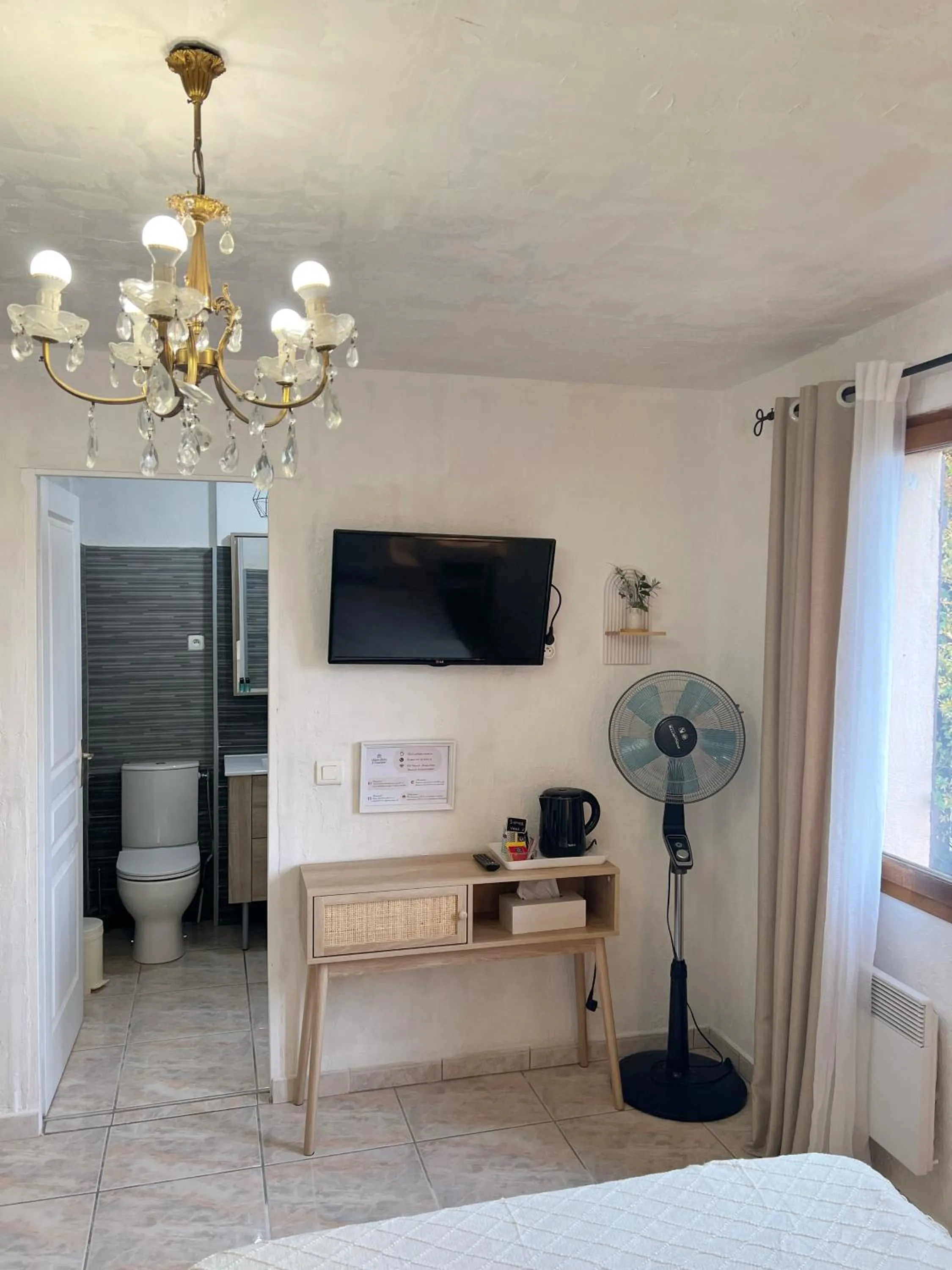 TV and multimedia, Bed in Bed & Breakfast Le Beauséjour