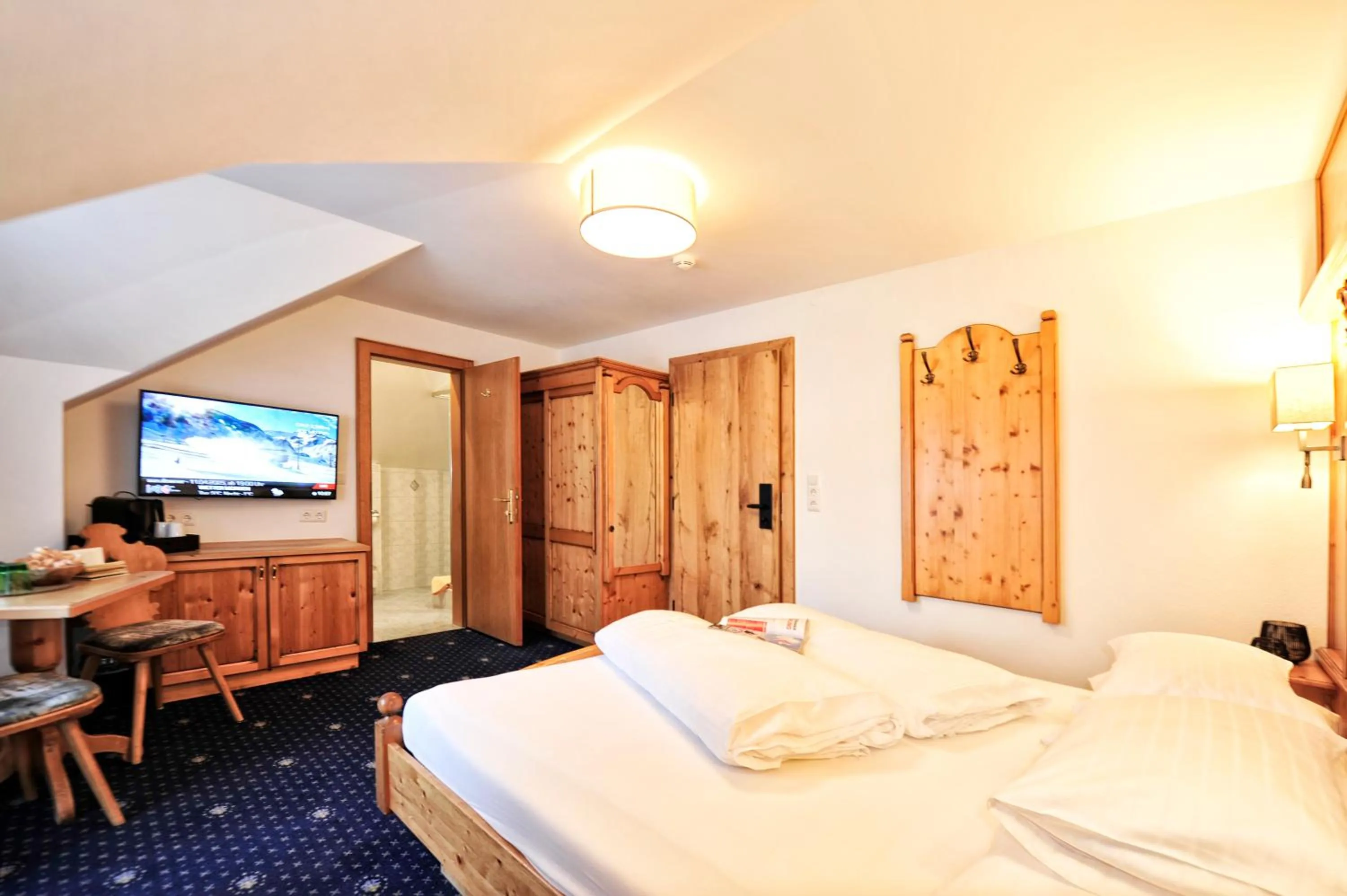 Bed in Hotel Garni Bellevue