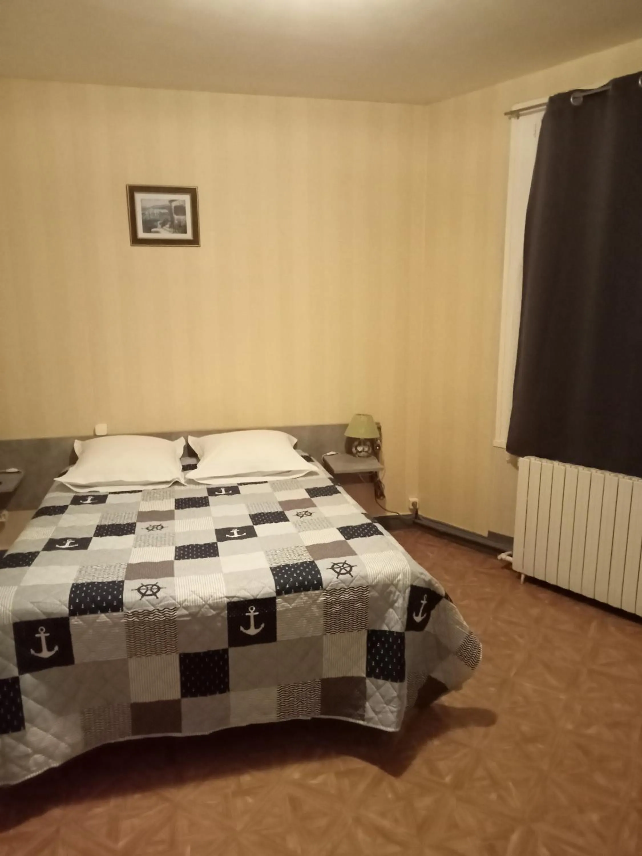 Bed in Hôtel Restaurant de la Gare (Studios Du Breuil)