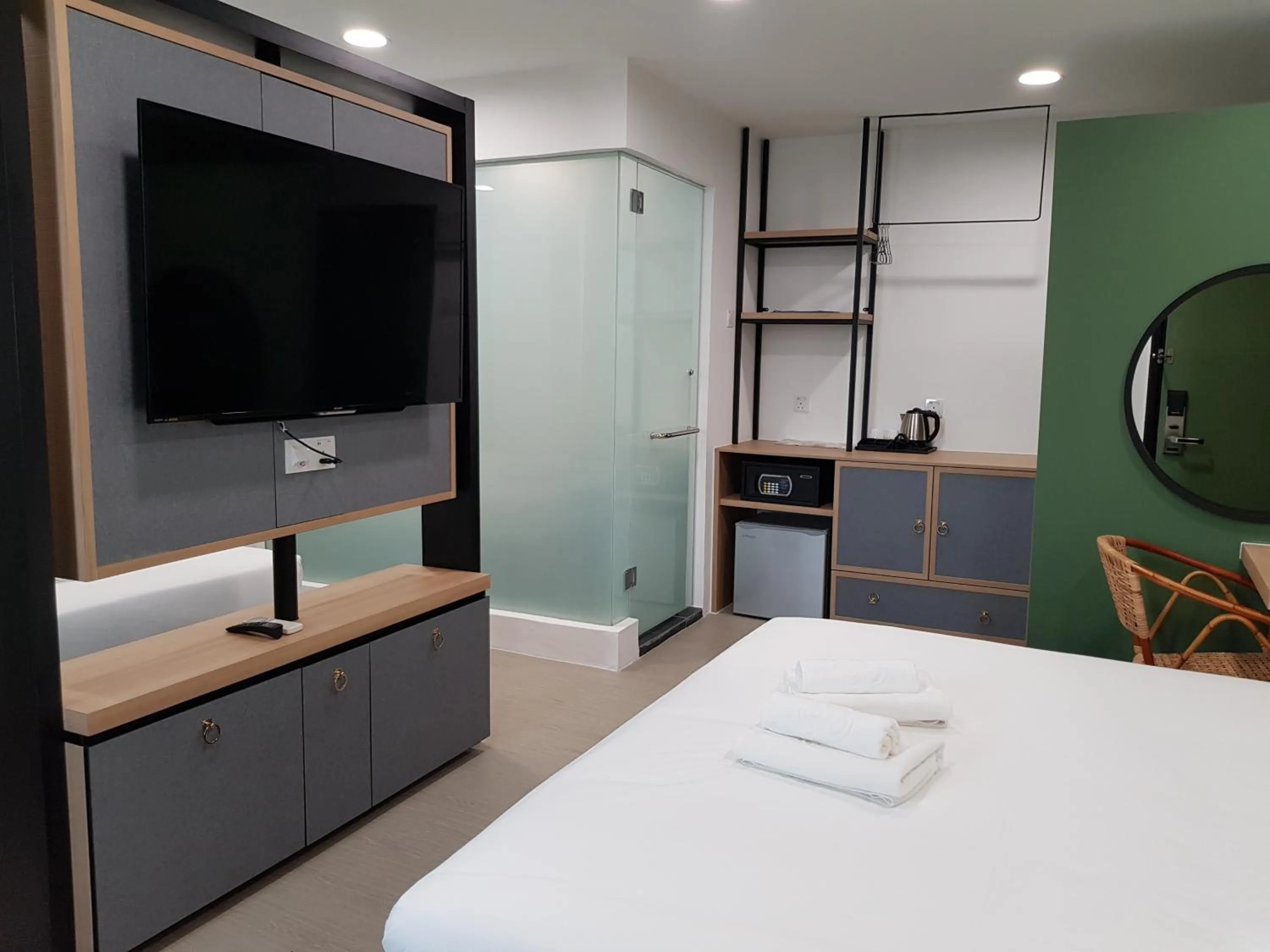 Communal lounge/ TV room, Bed in Bloommaze Boutique Hotel Klang