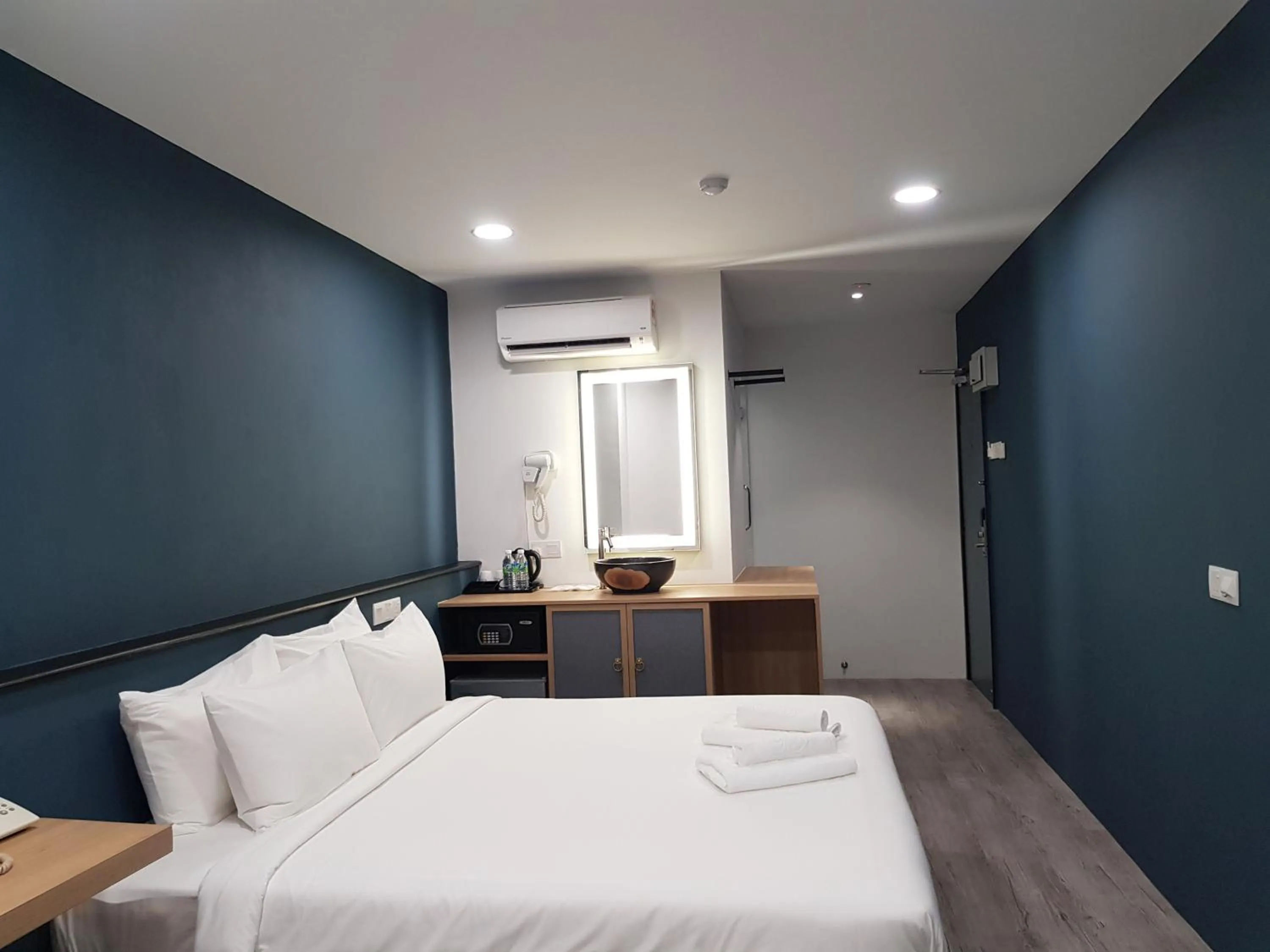 Bedroom, Bed in Bloommaze Boutique Hotel Klang
