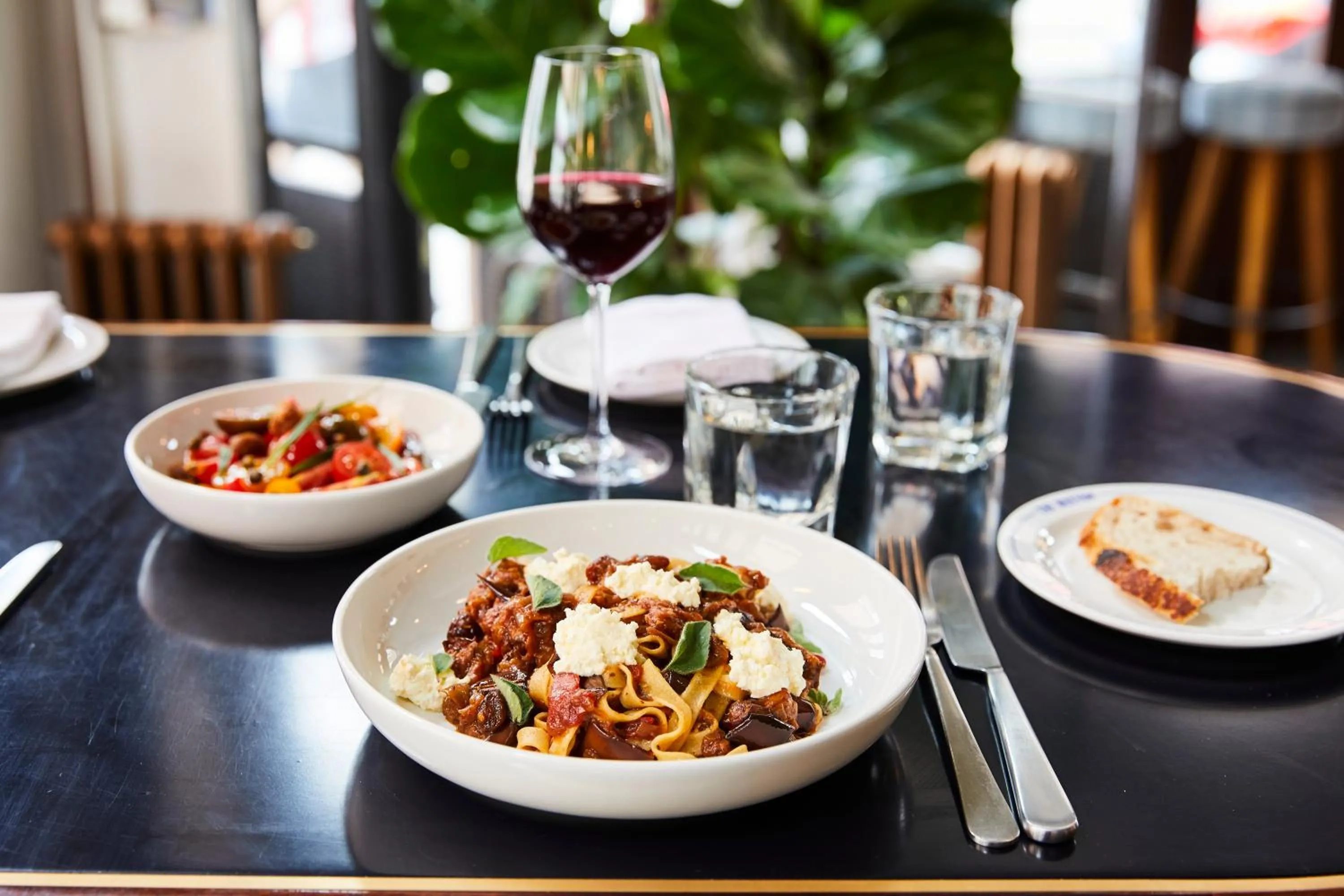 Food and drinks in The Buxton