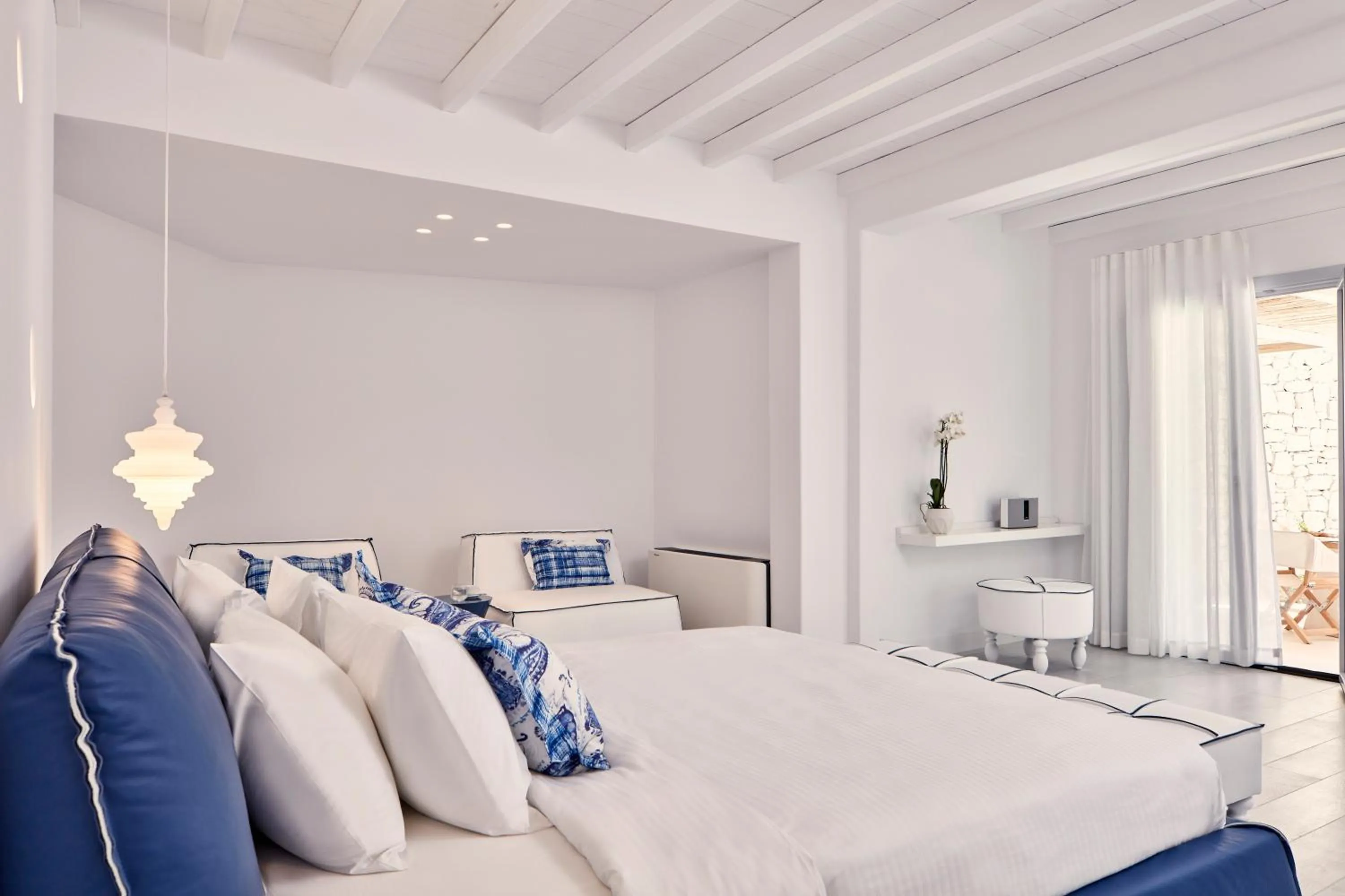 TV and multimedia, Bed in Katikies Mykonos - The Leading Hotels of the World