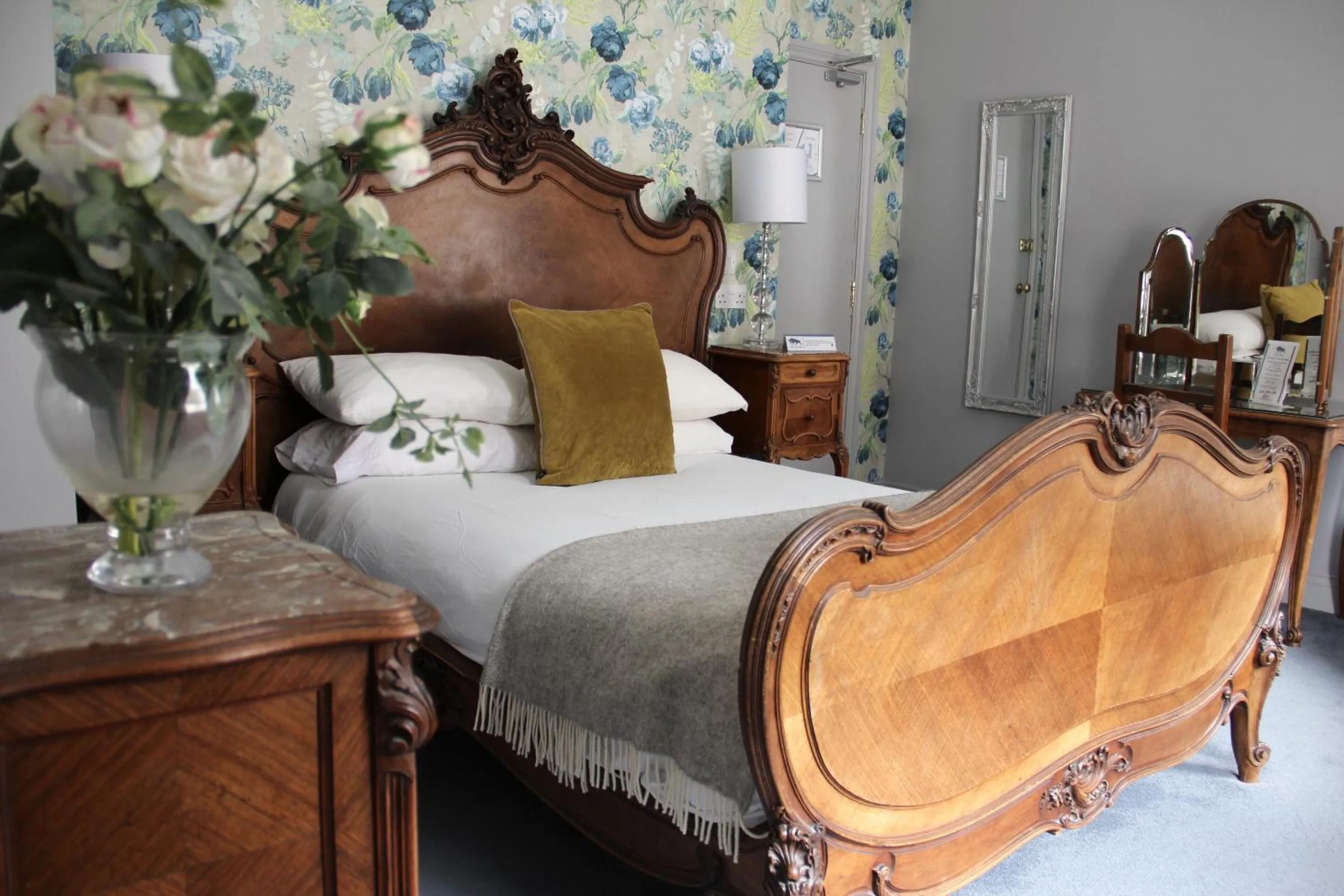 Bedroom, Bed in Blue Boar Hotel
