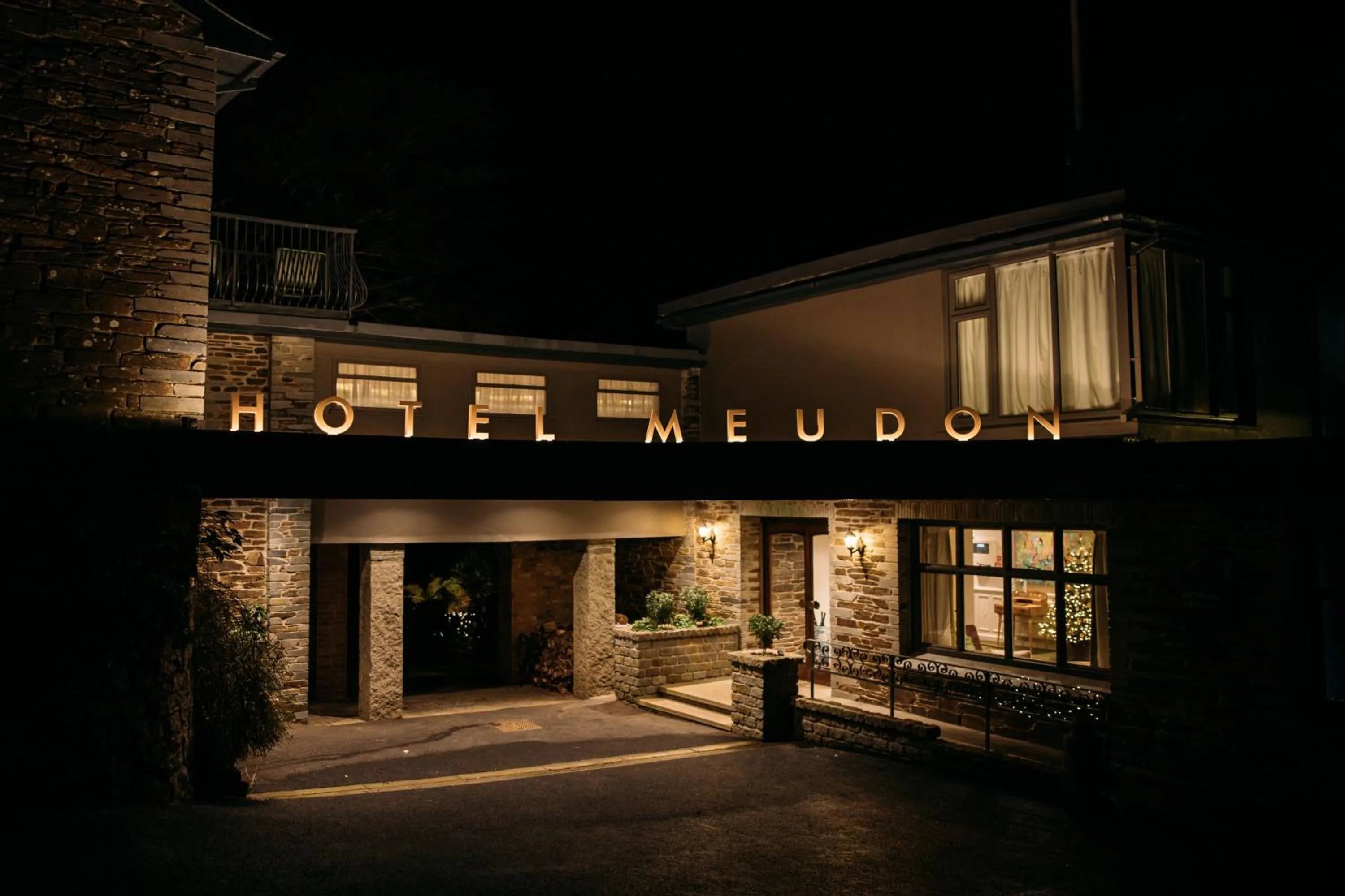 Property building in Hotel Meudon