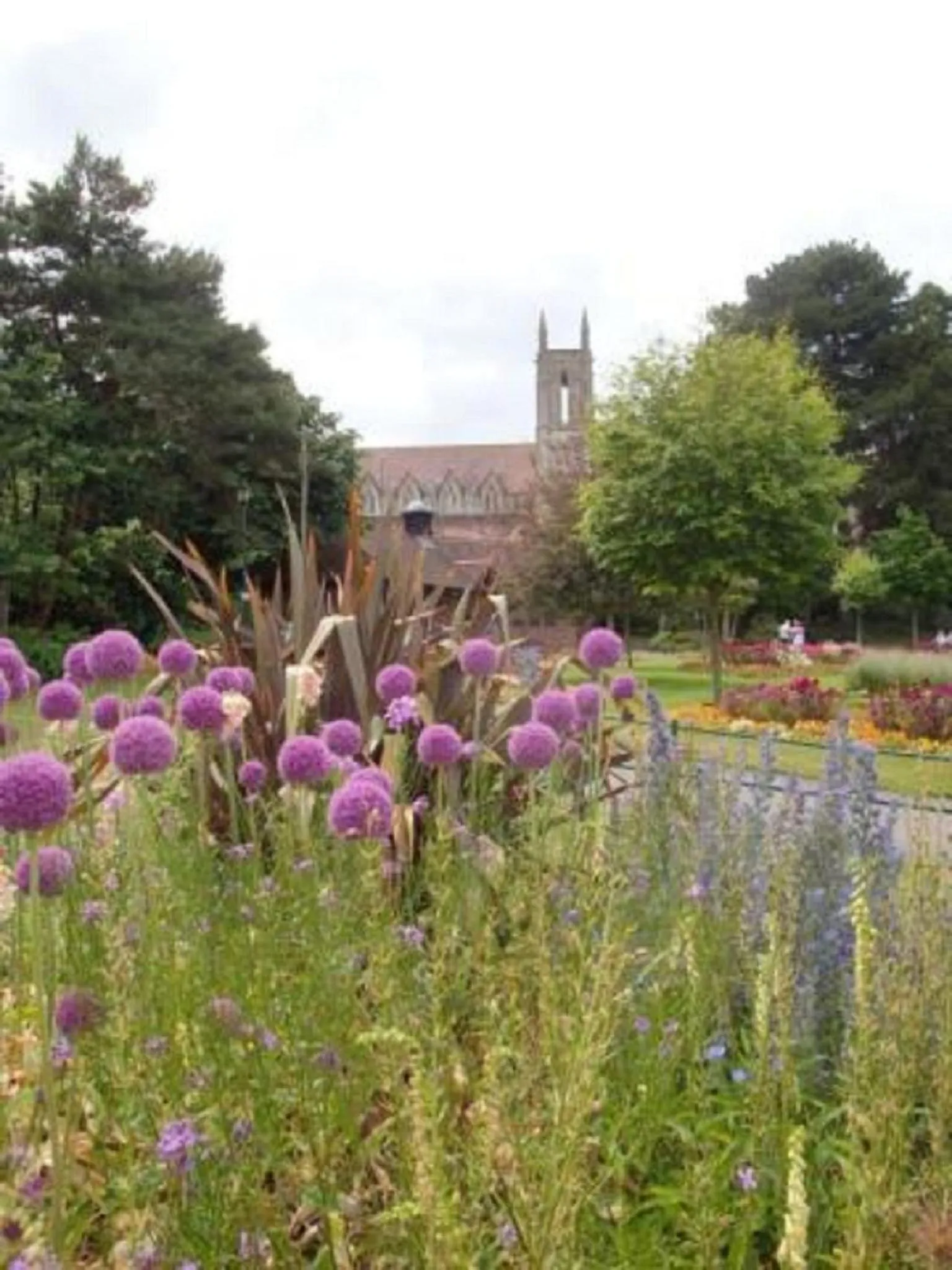 Nearby landmark in Southcourt