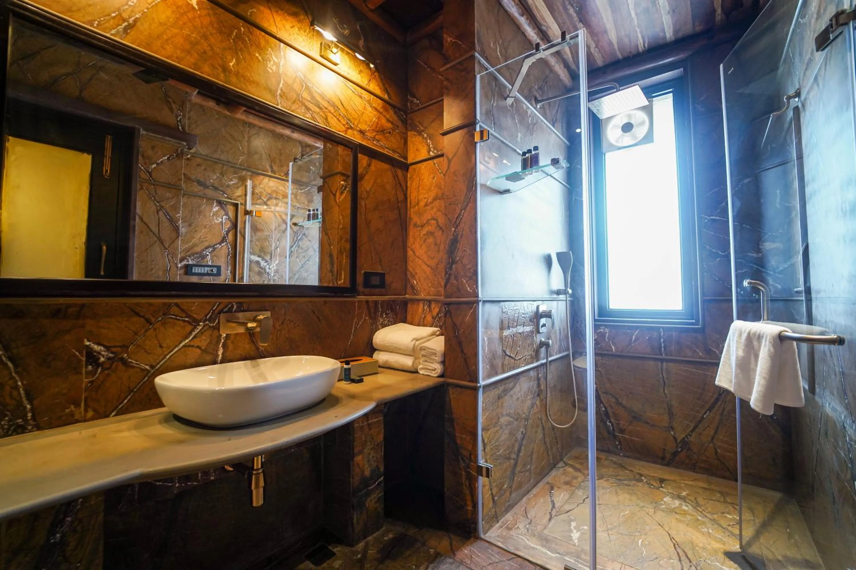 Shower in AamaGhati Wildlife Resort, Ranthambore