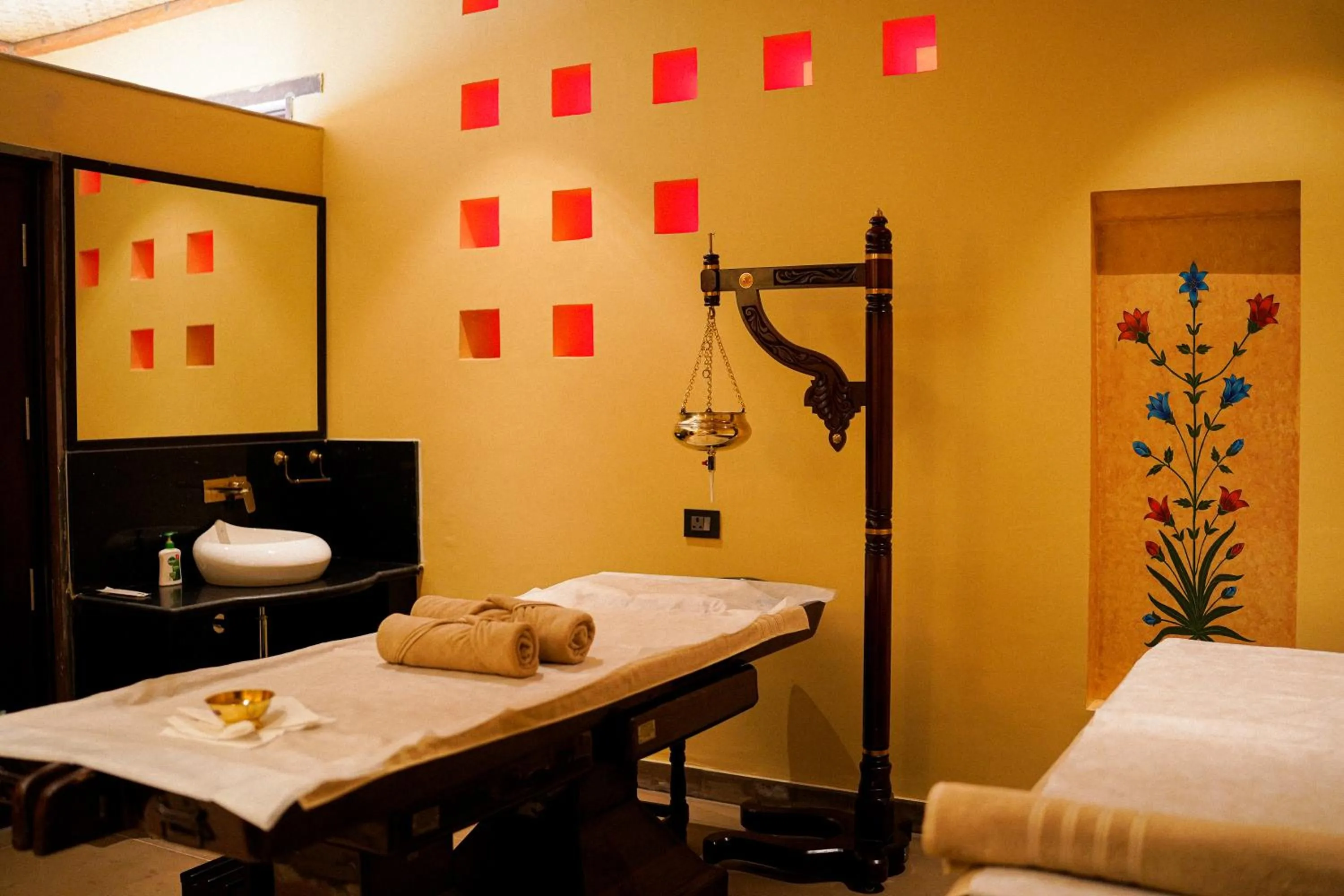 Massage, Bed in AamaGhati Wildlife Resort, Ranthambore