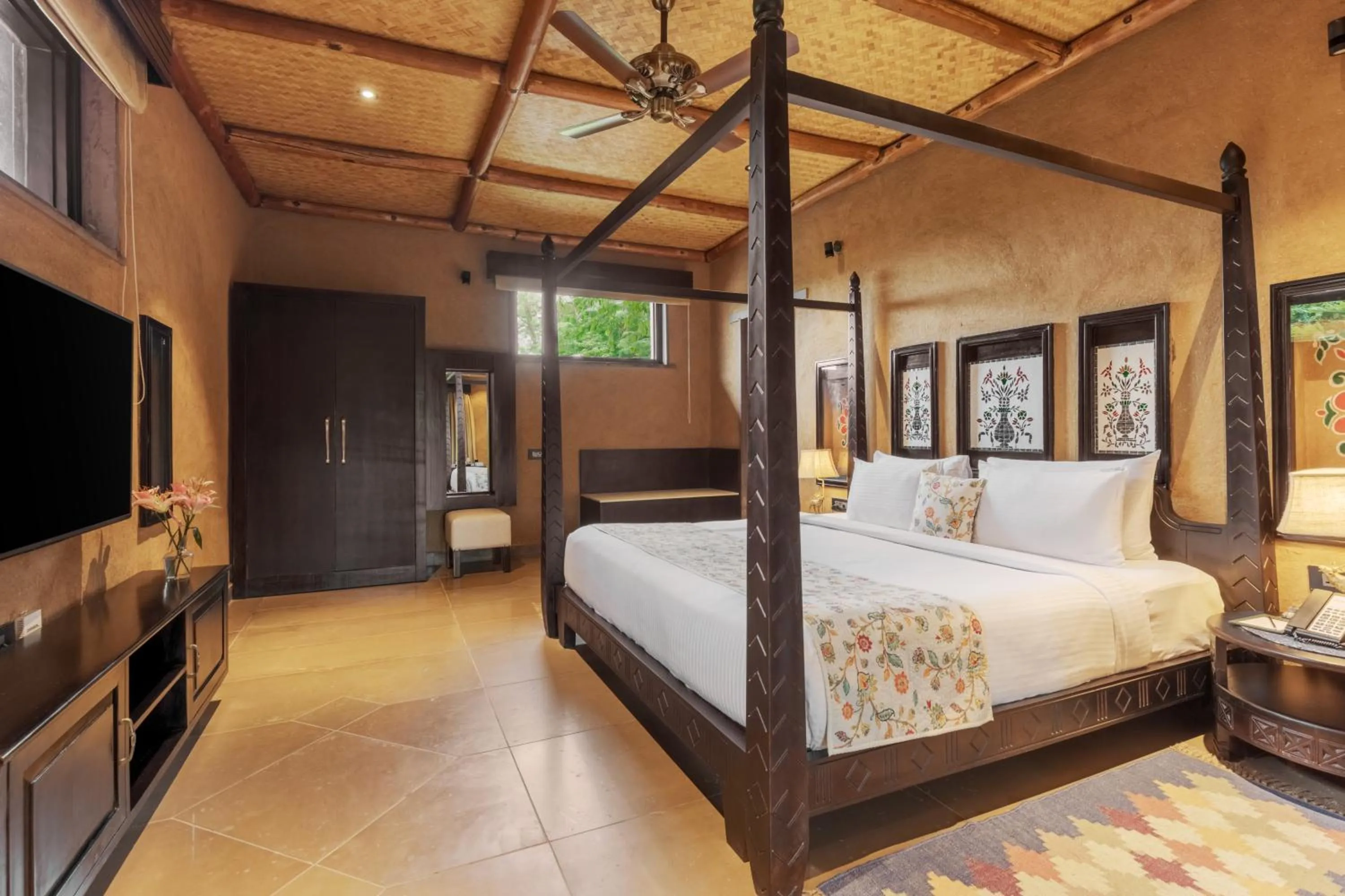 Bedroom, Bed in AamaGhati Wildlife Resort, Ranthambore