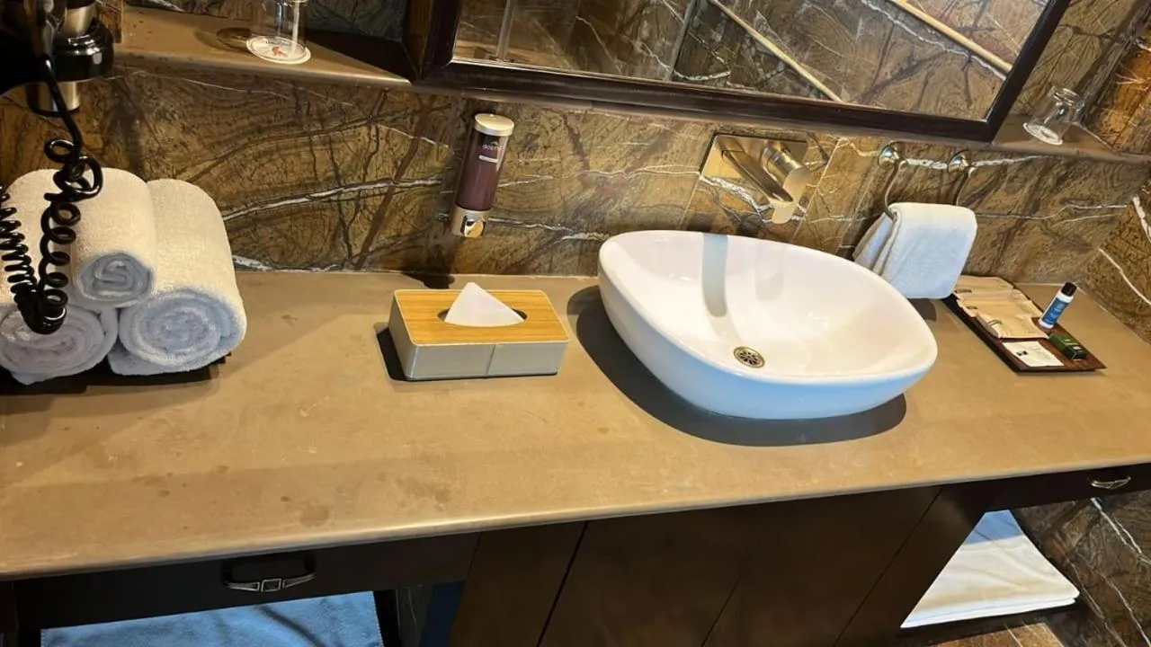 Bathroom in AamaGhati Wildlife Resort, Ranthambore