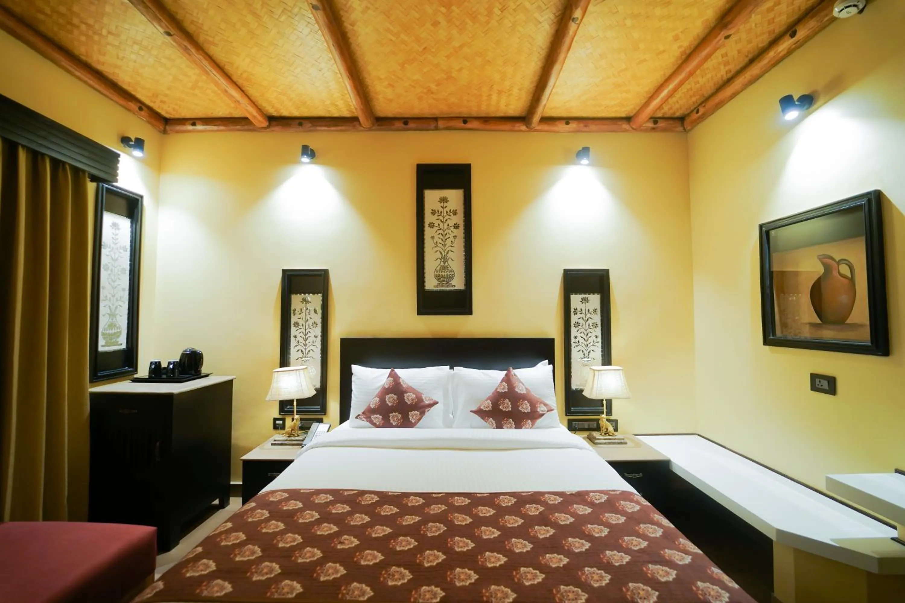 Bed in AamaGhati Wildlife Resort, Ranthambore