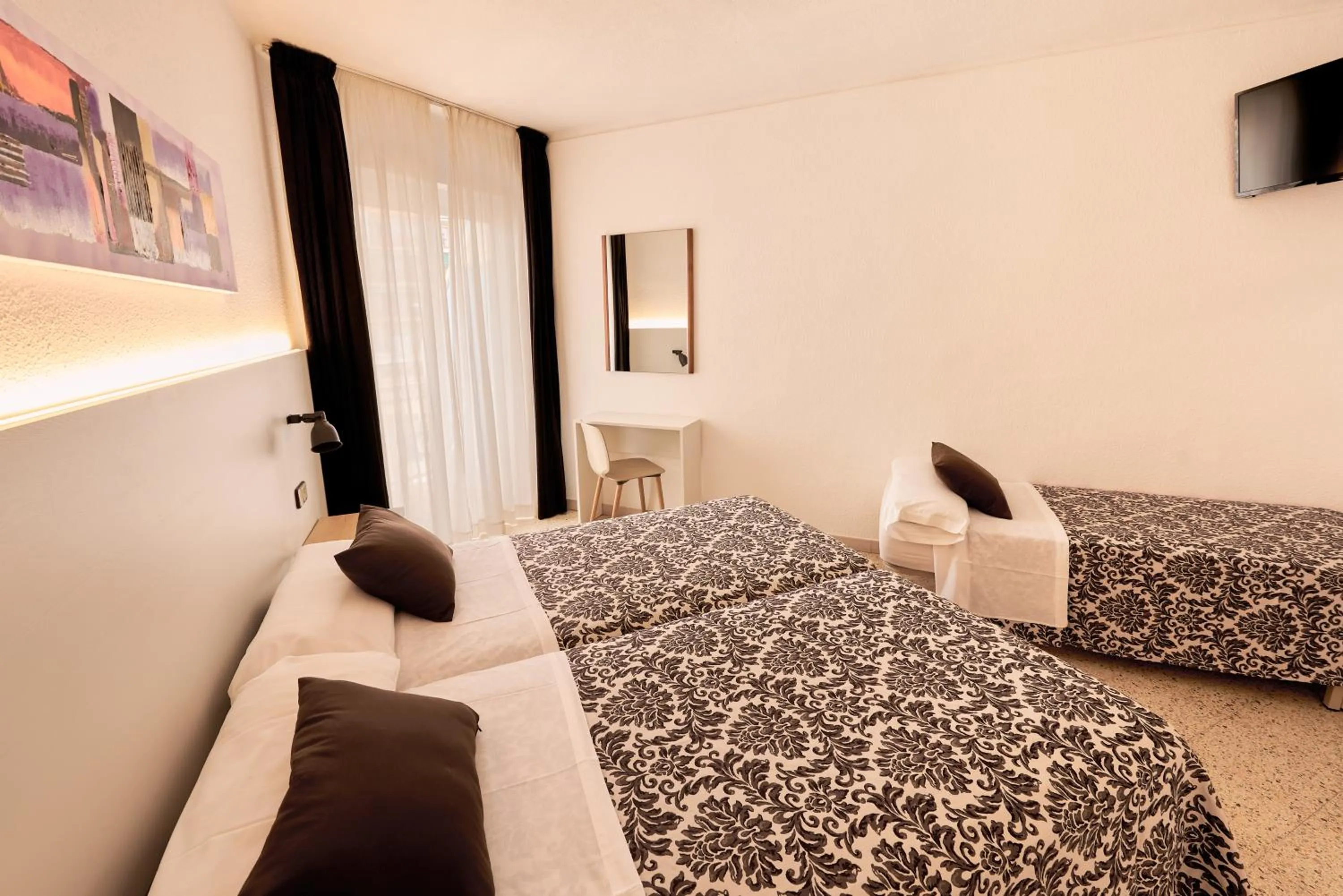 Bed in Hotel Miami Calella - El de siempre, como nunca