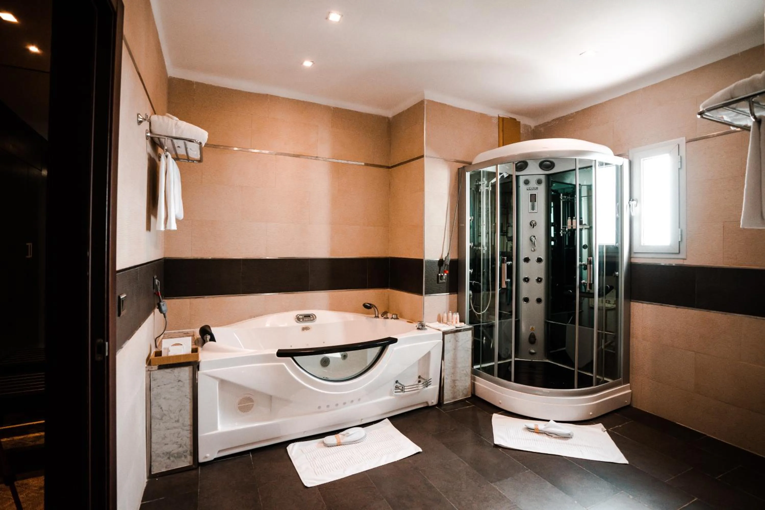 Shower in DWO Mira Palace