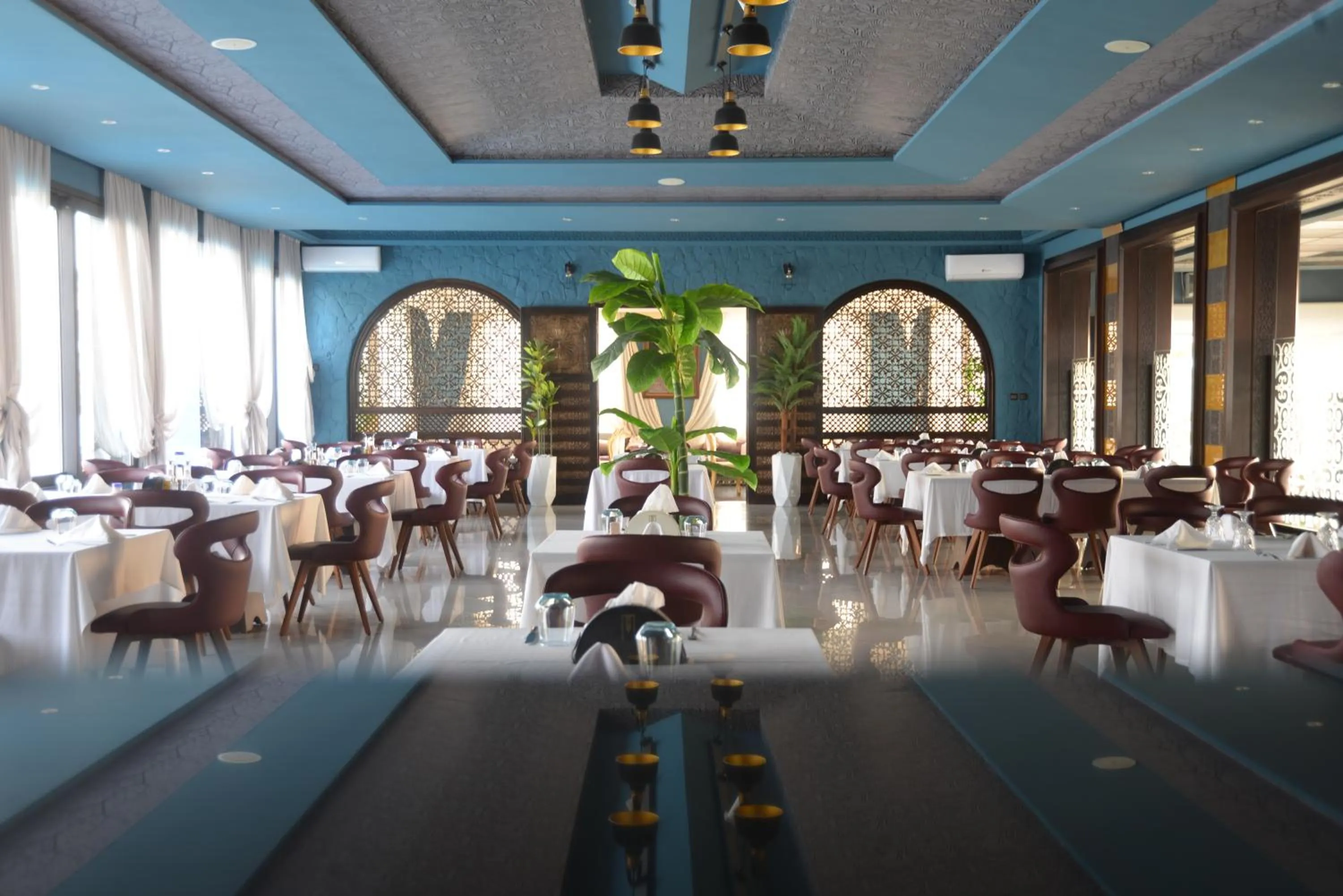Restaurant/places to eat in DWO Mira Palace