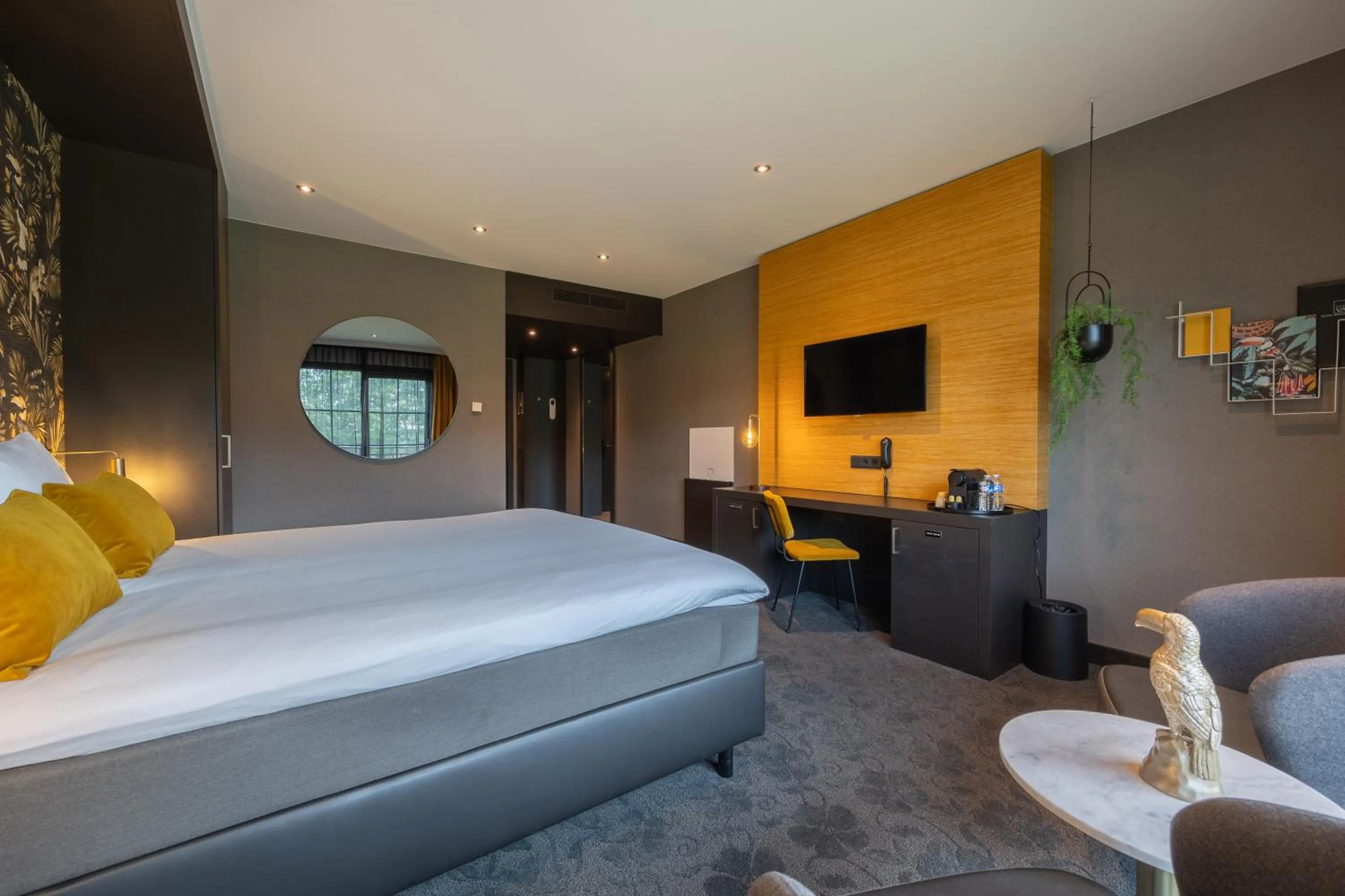 Photo of the whole room, Bed in Van Der Valk Hotel Brugge Oostkamp