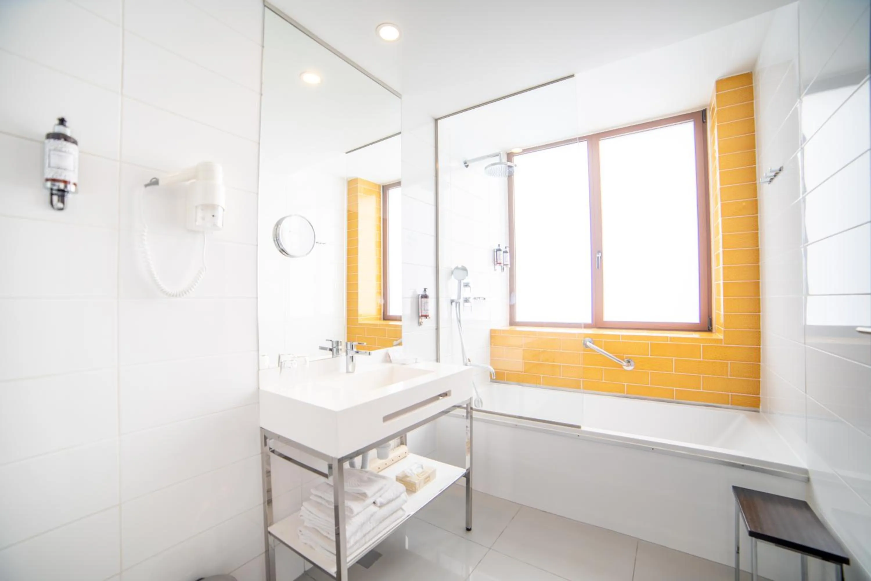 Bathroom in VIP Executive Picoas Hotel