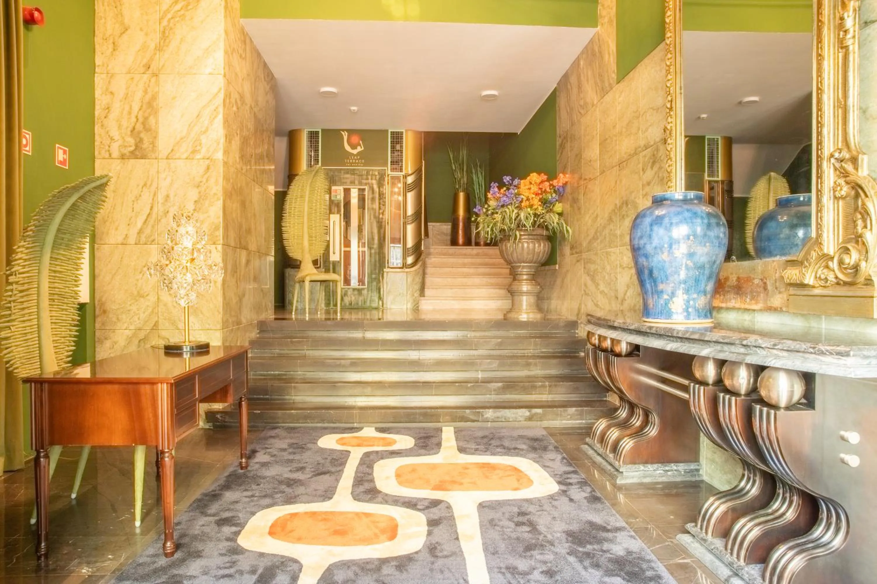 Property building in VIP Executive Picoas Hotel