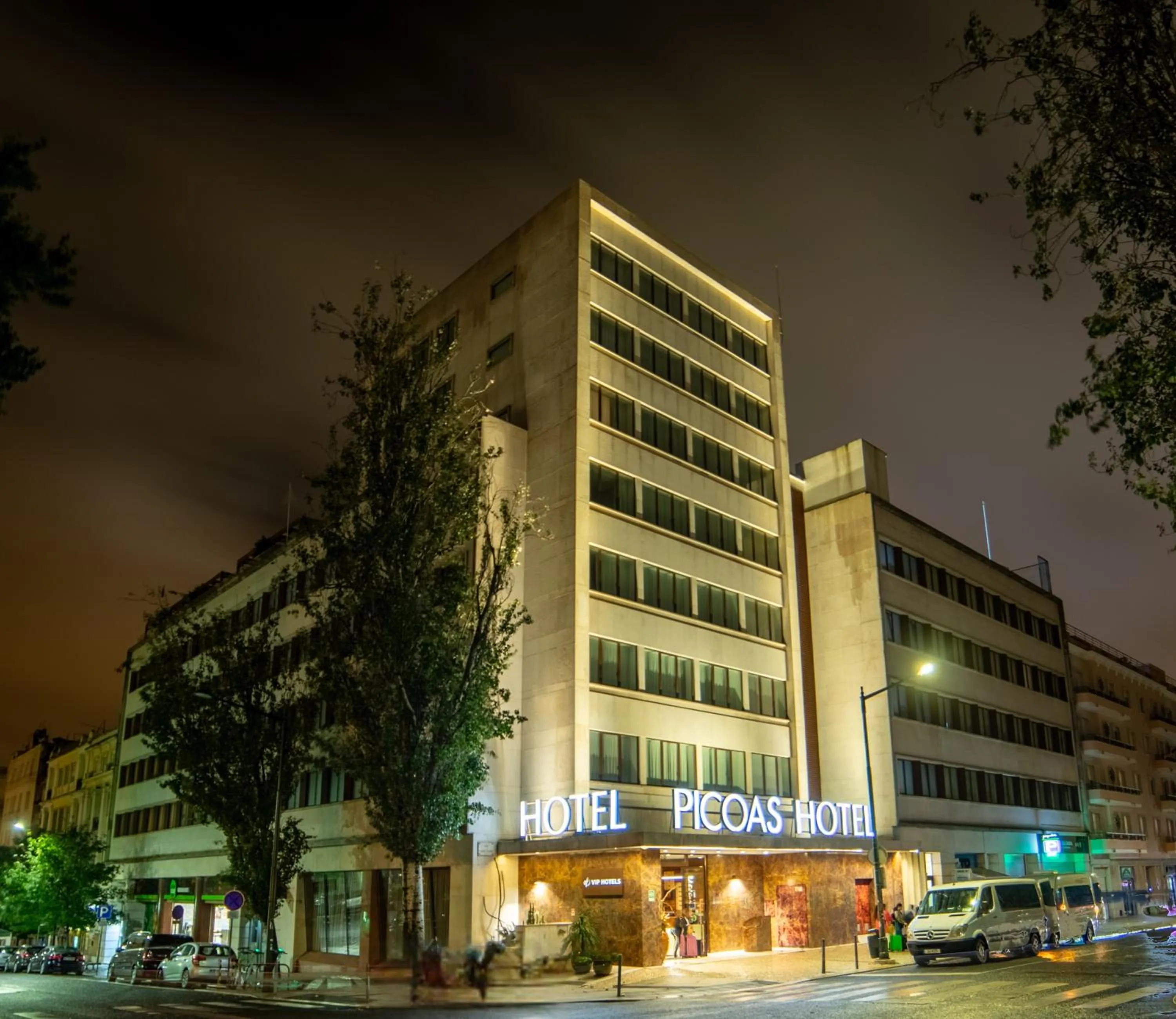 Property building in VIP Executive Picoas Hotel