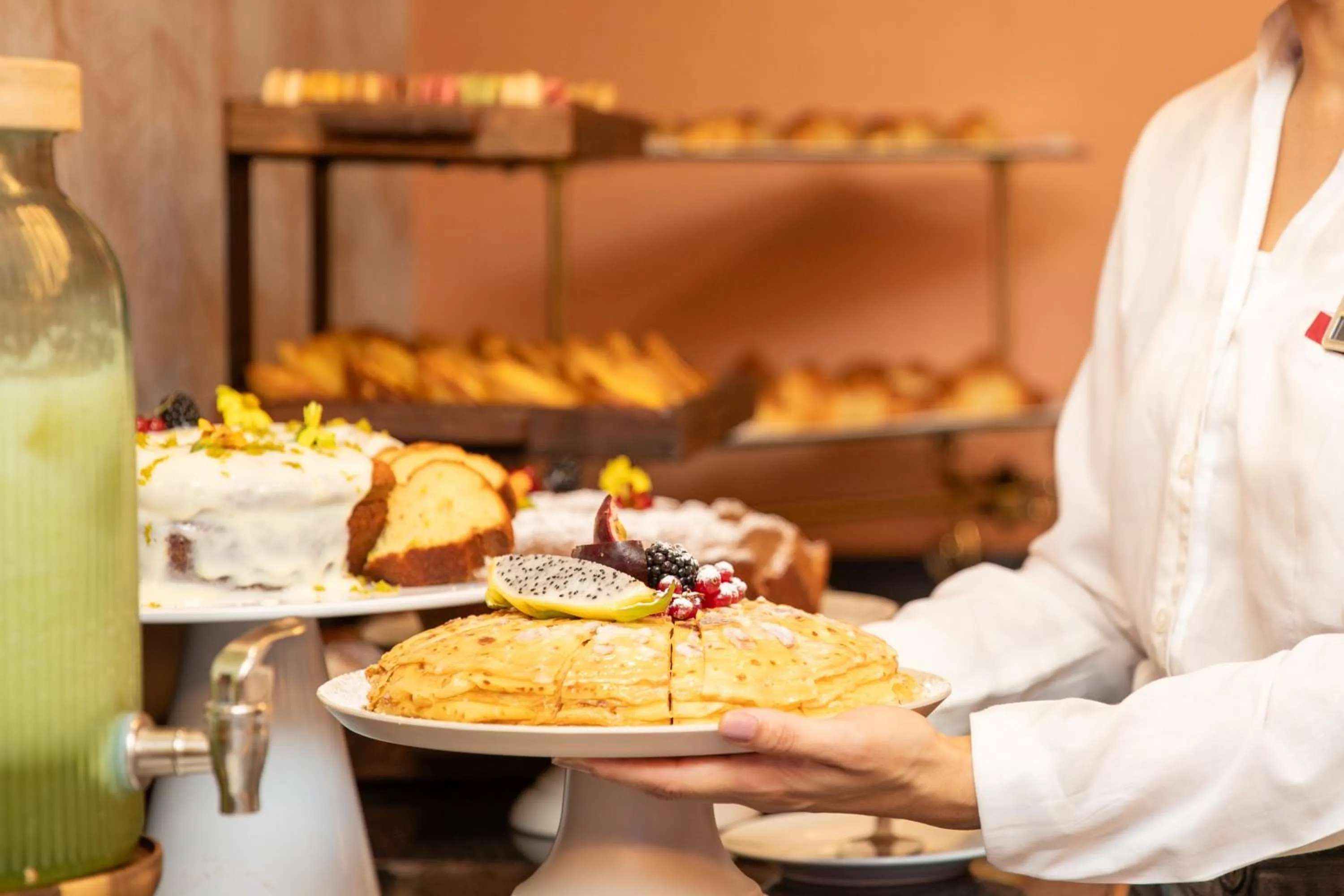 Restaurant/places to eat in VIP Executive Picoas Hotel