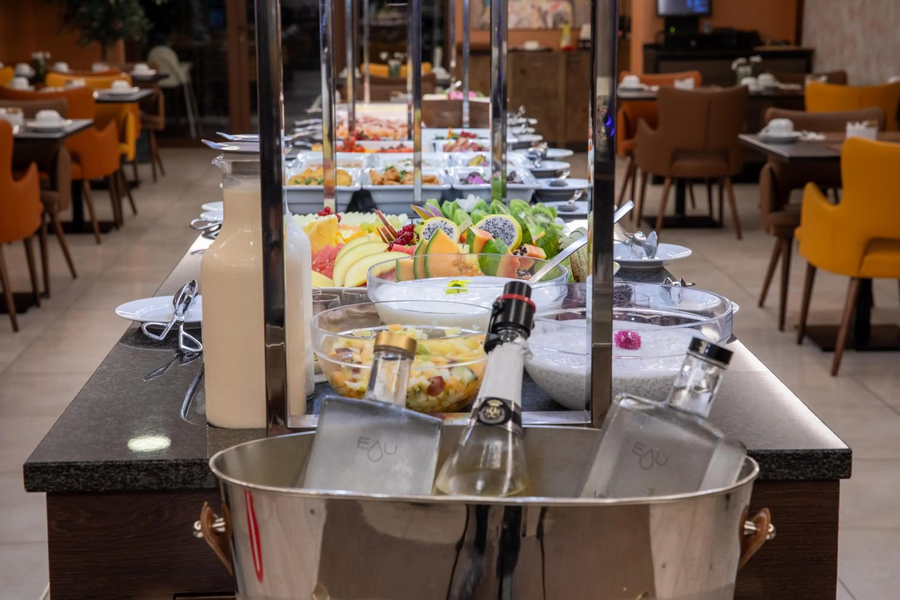 Breakfast in VIP Executive Picoas Hotel