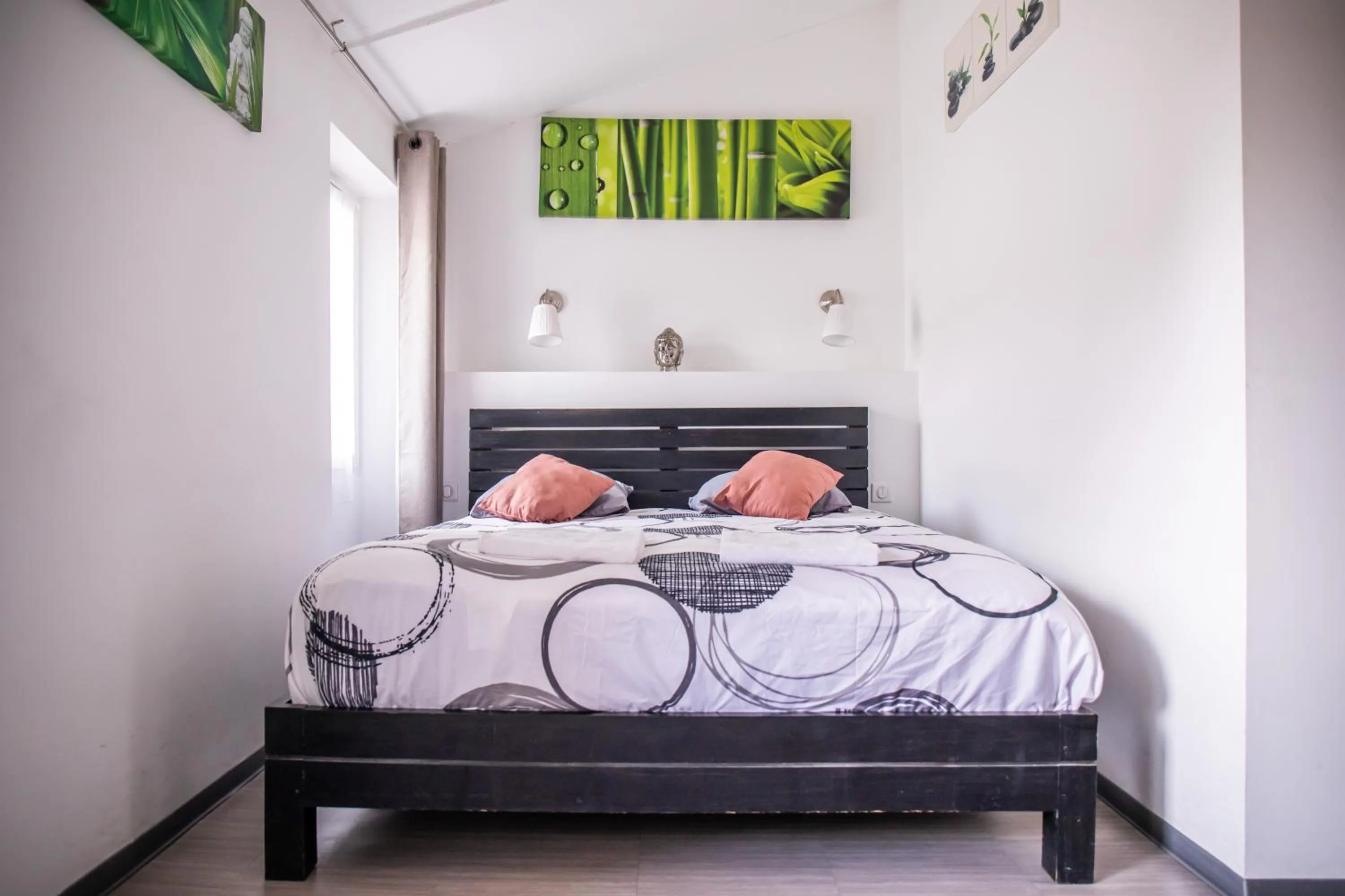 Bedroom, Bed in Auberge Sainte Marguerite