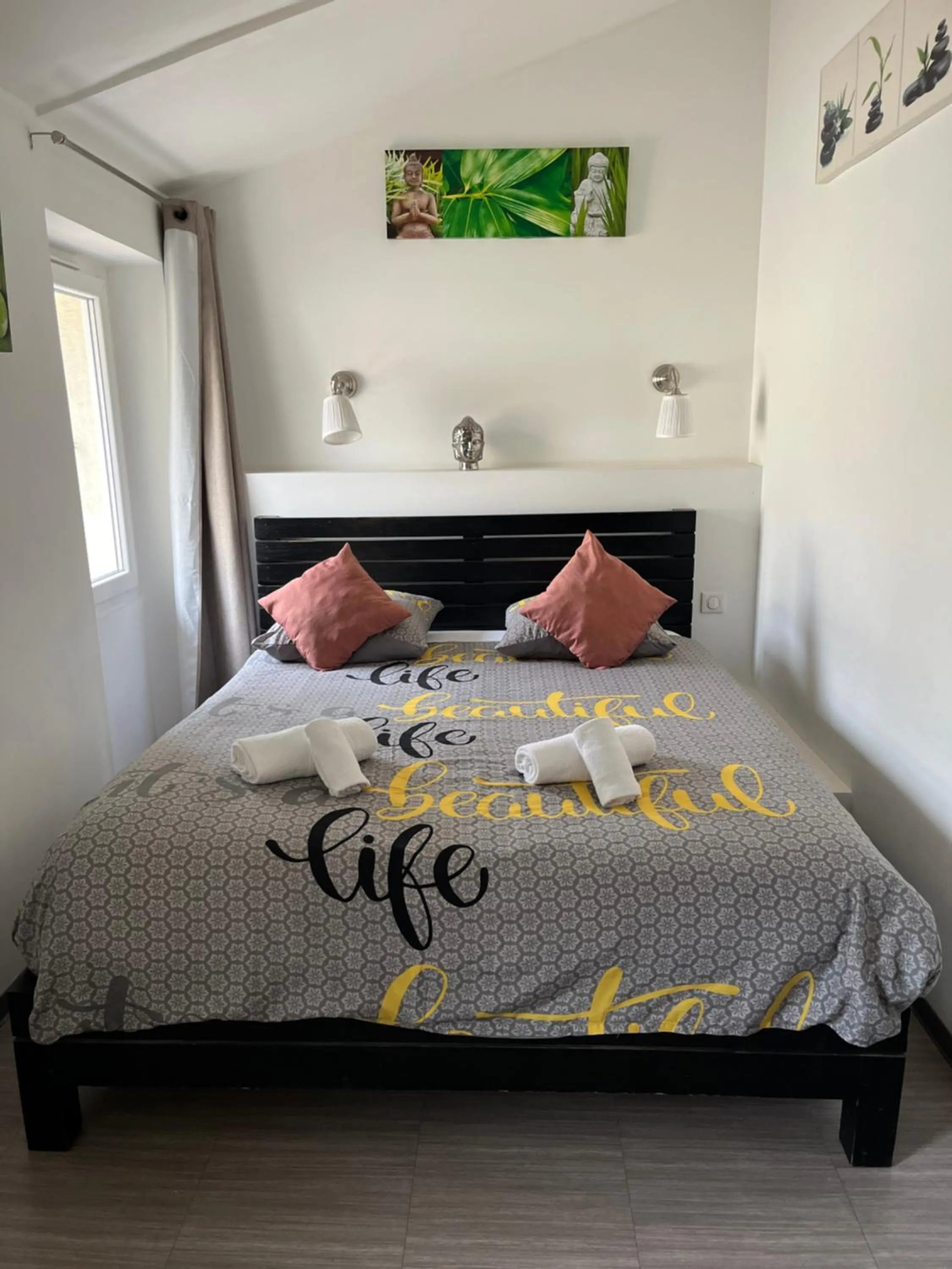 Bed in Auberge Sainte Marguerite