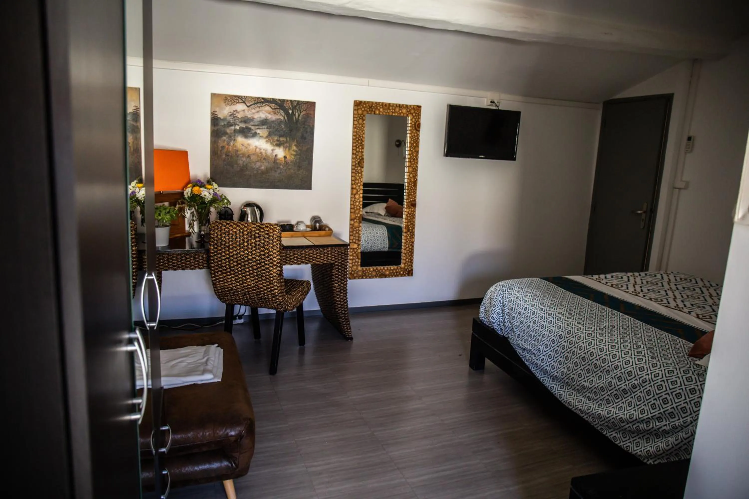 TV and multimedia, Bed in Auberge Sainte Marguerite