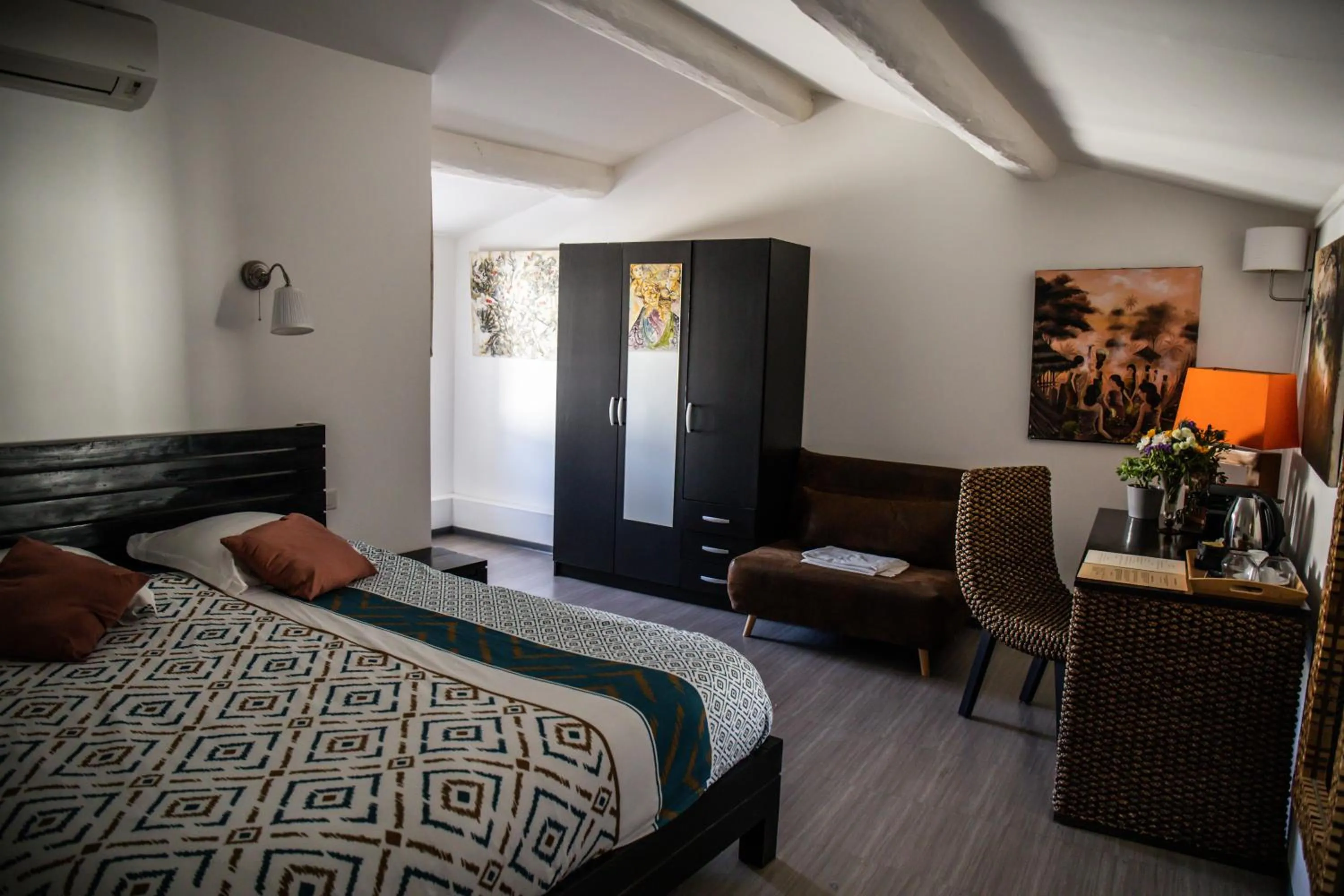 Photo of the whole room, Bed in Auberge Sainte Marguerite