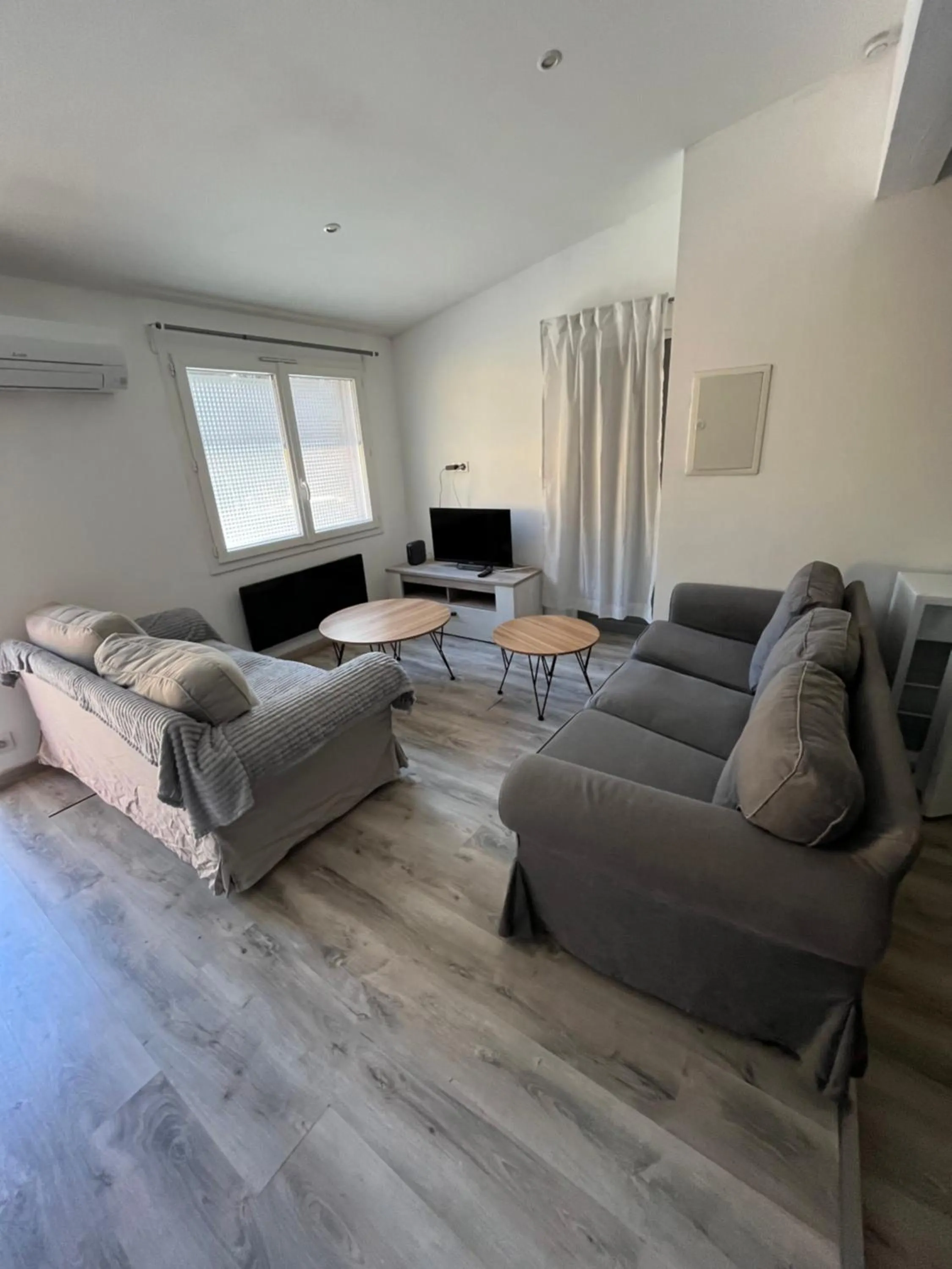 Communal lounge/ TV room in Auberge Sainte Marguerite