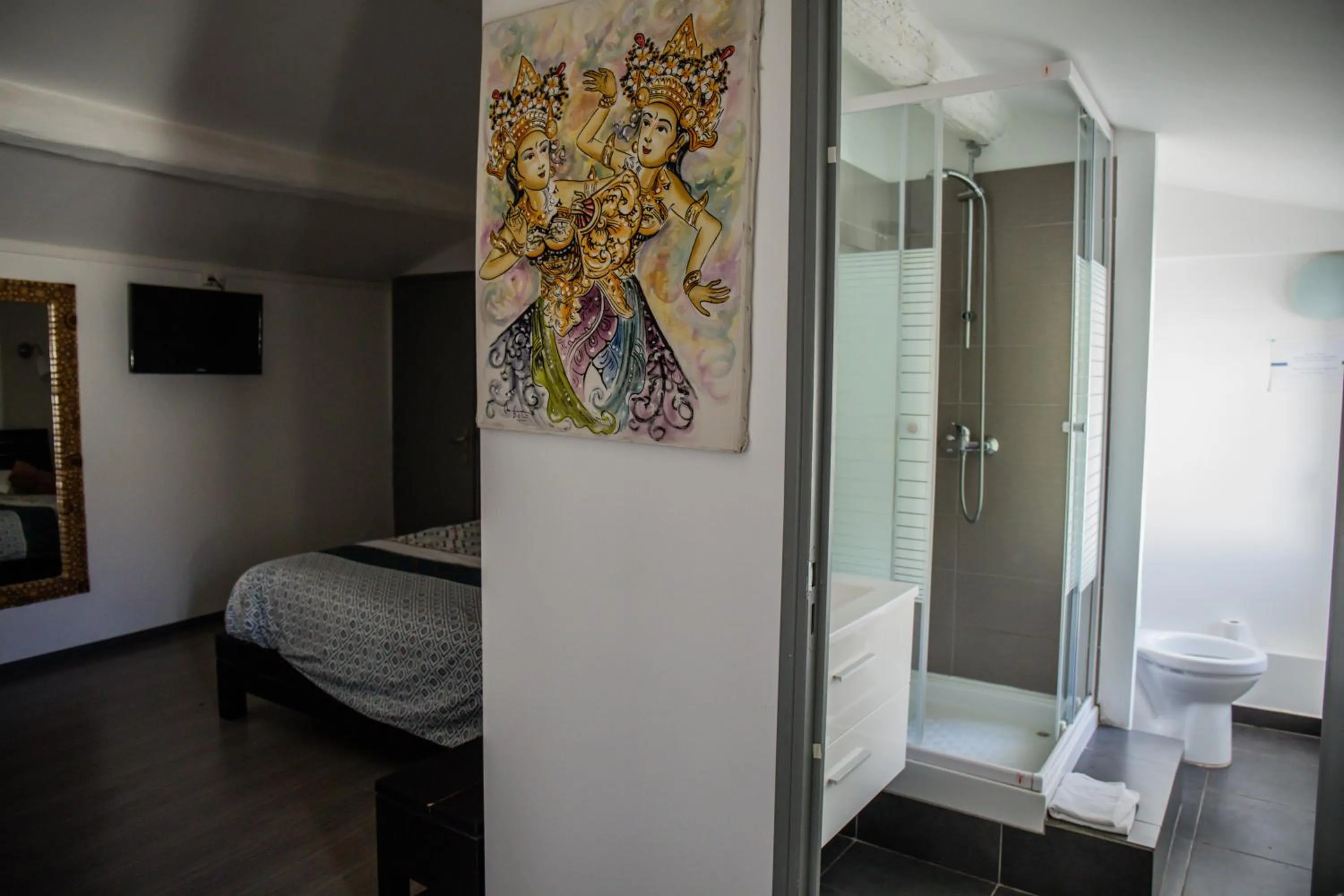 Photo of the whole room, Bed in Auberge Sainte Marguerite