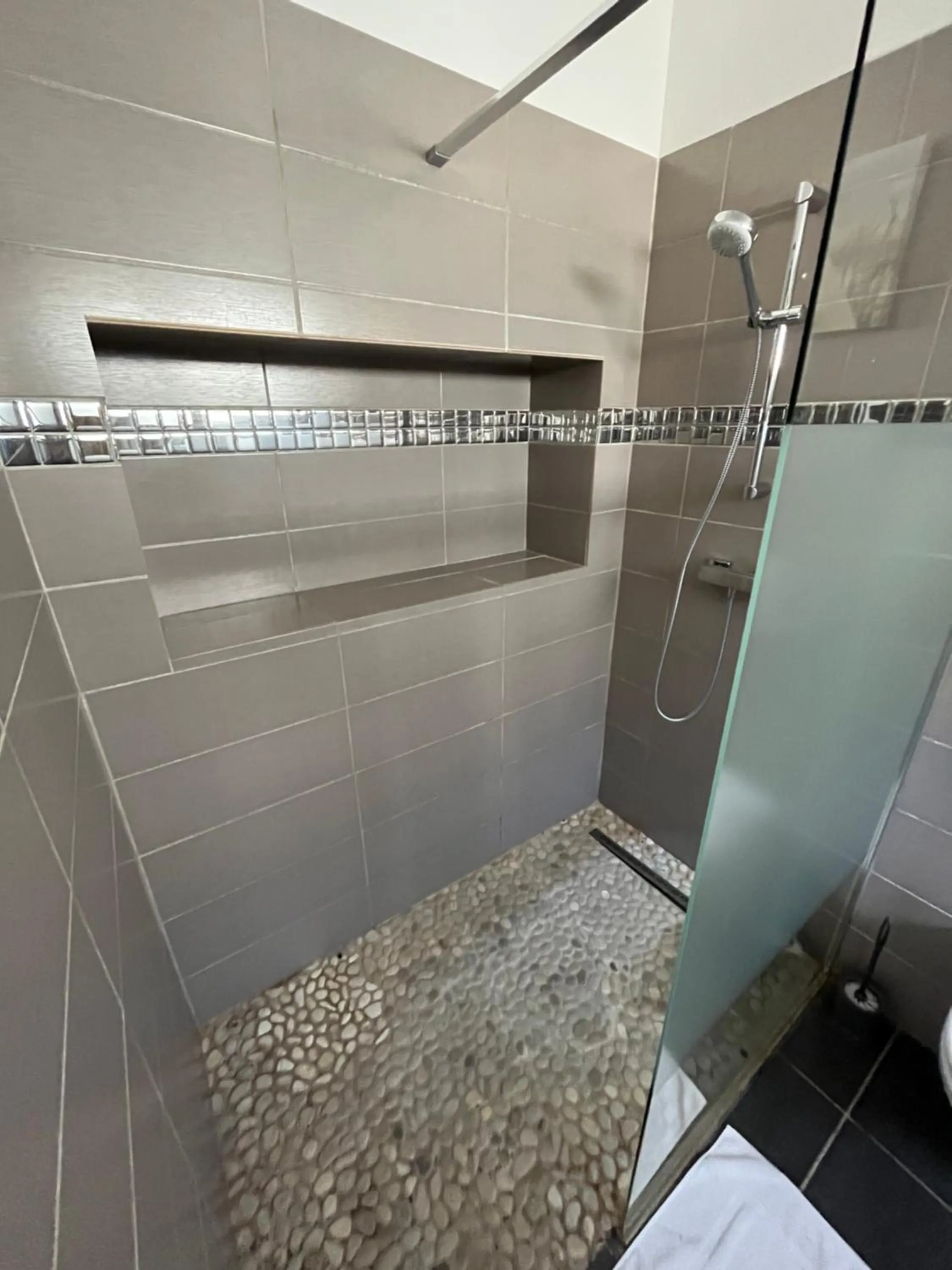 Shower in Auberge Sainte Marguerite