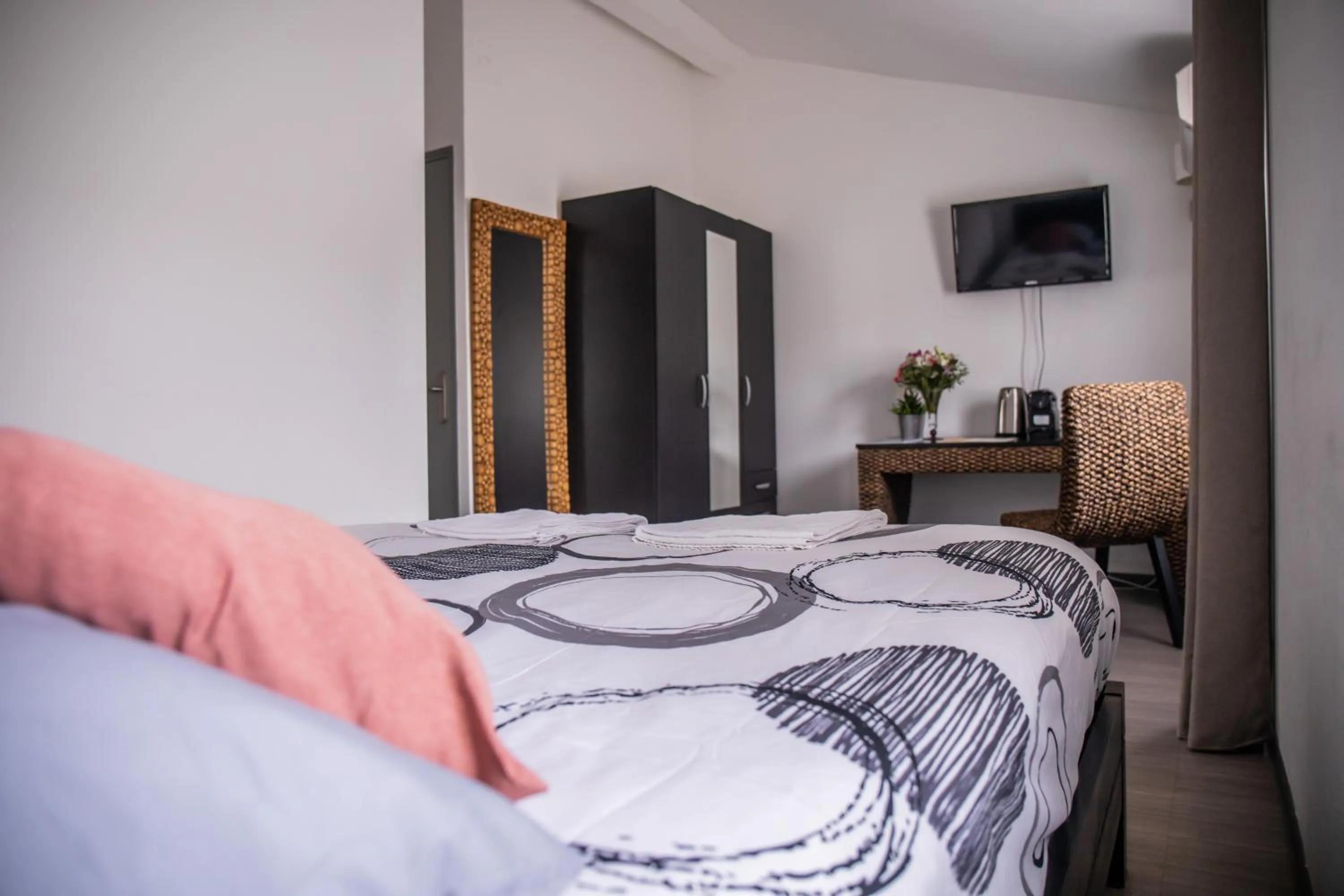 Photo of the whole room, Bed in Auberge Sainte Marguerite
