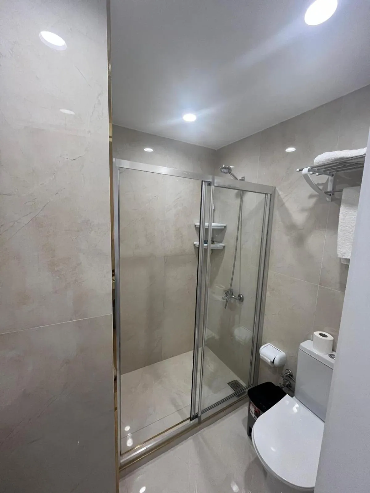 Shower in Hotel Barbarosa