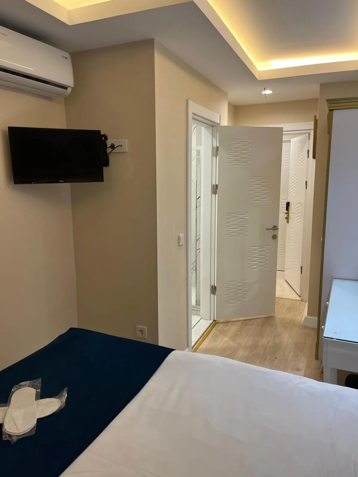 TV and multimedia, Bed in Hotel Barbarosa