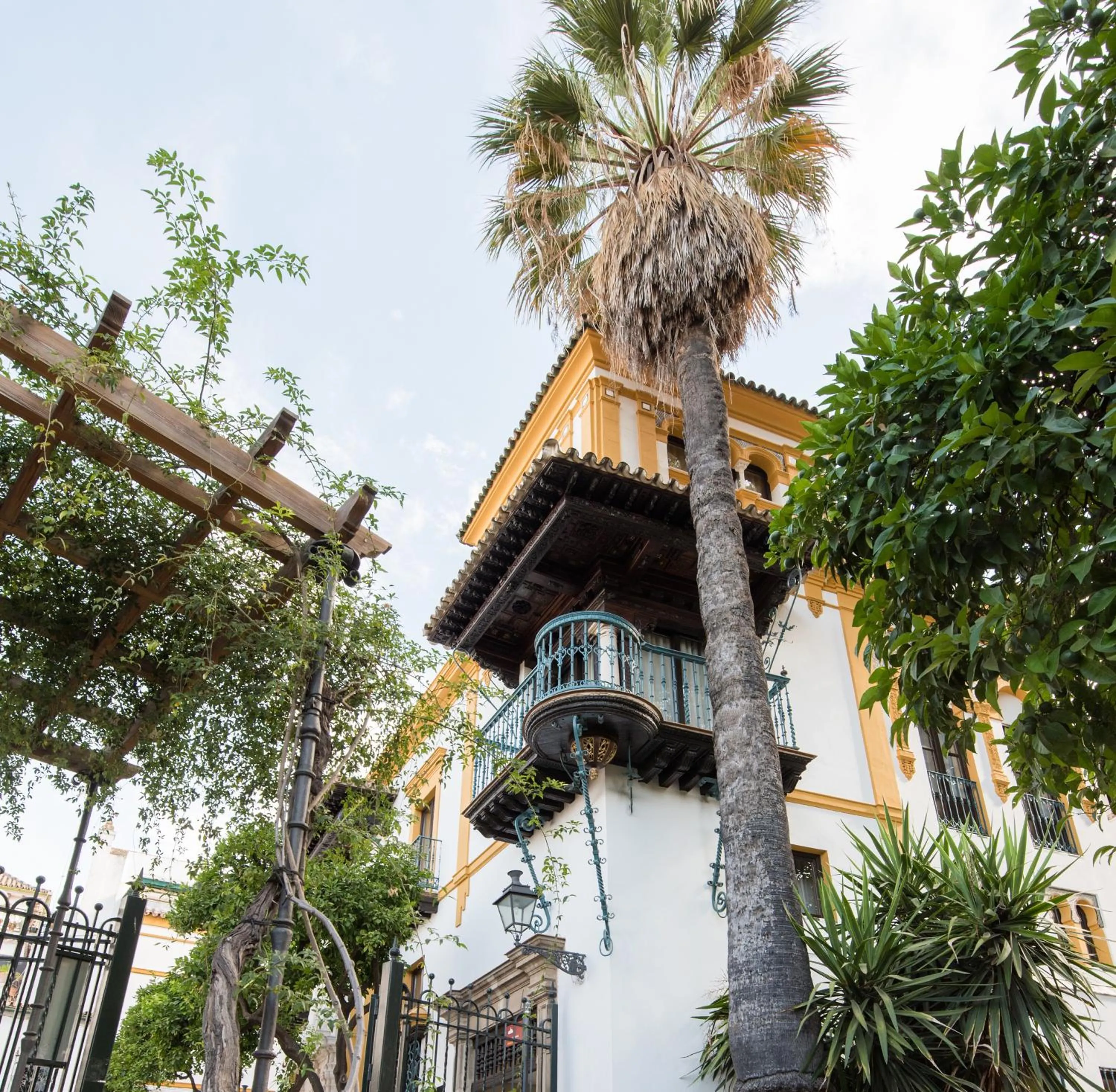 Property building in Suites Murillo Plaza Sta. Cruz