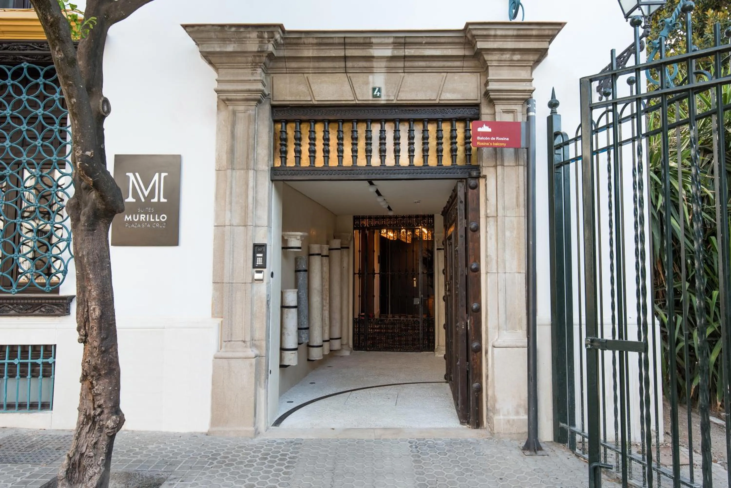 Facade/entrance in Suites Murillo Plaza Sta. Cruz