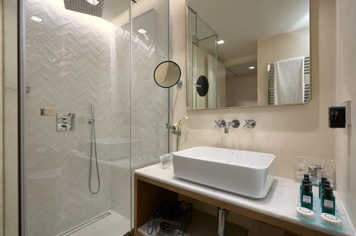 Shower in Suites Murillo Plaza Sta. Cruz