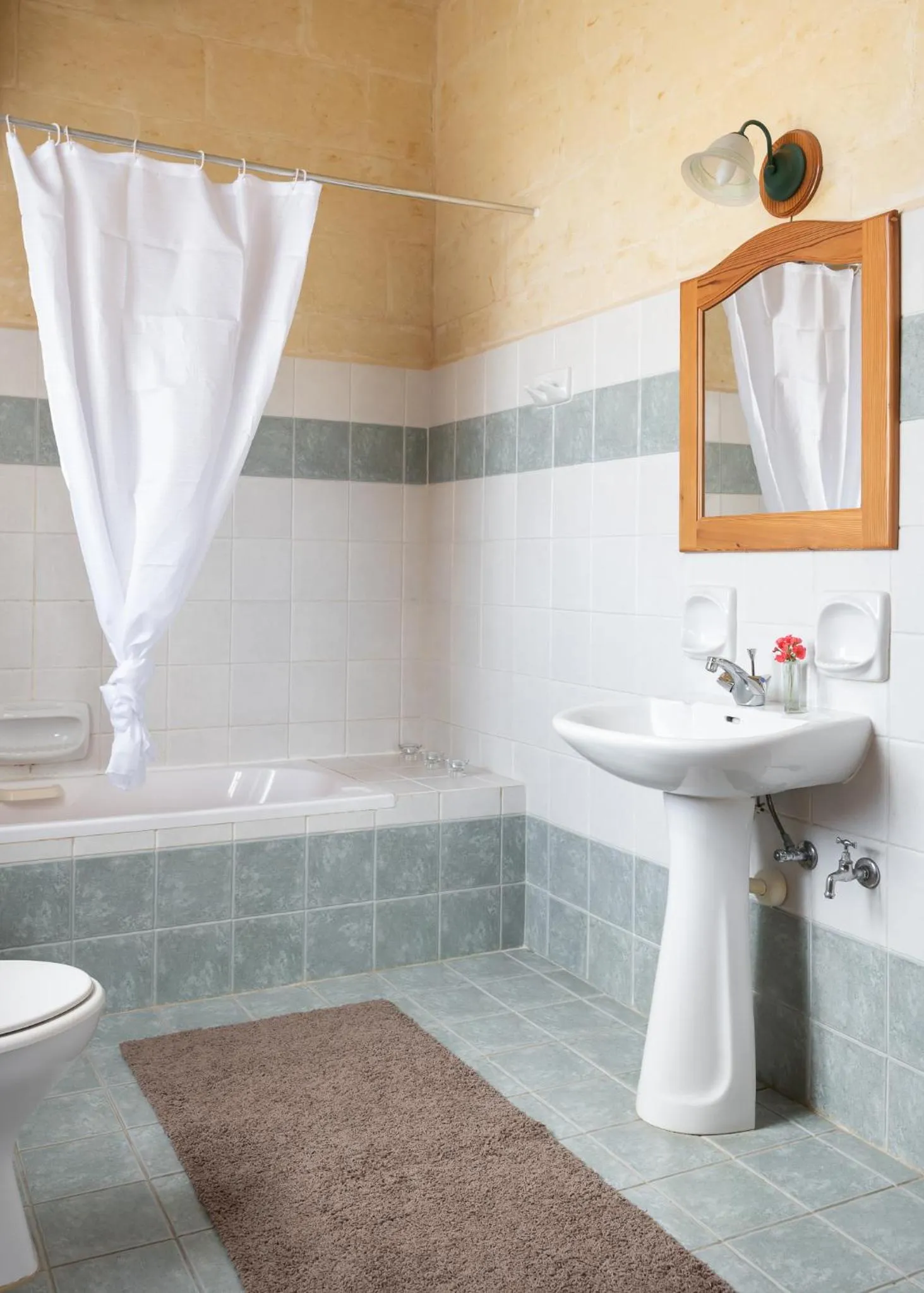 Shower in Mood Farmhouse B&B