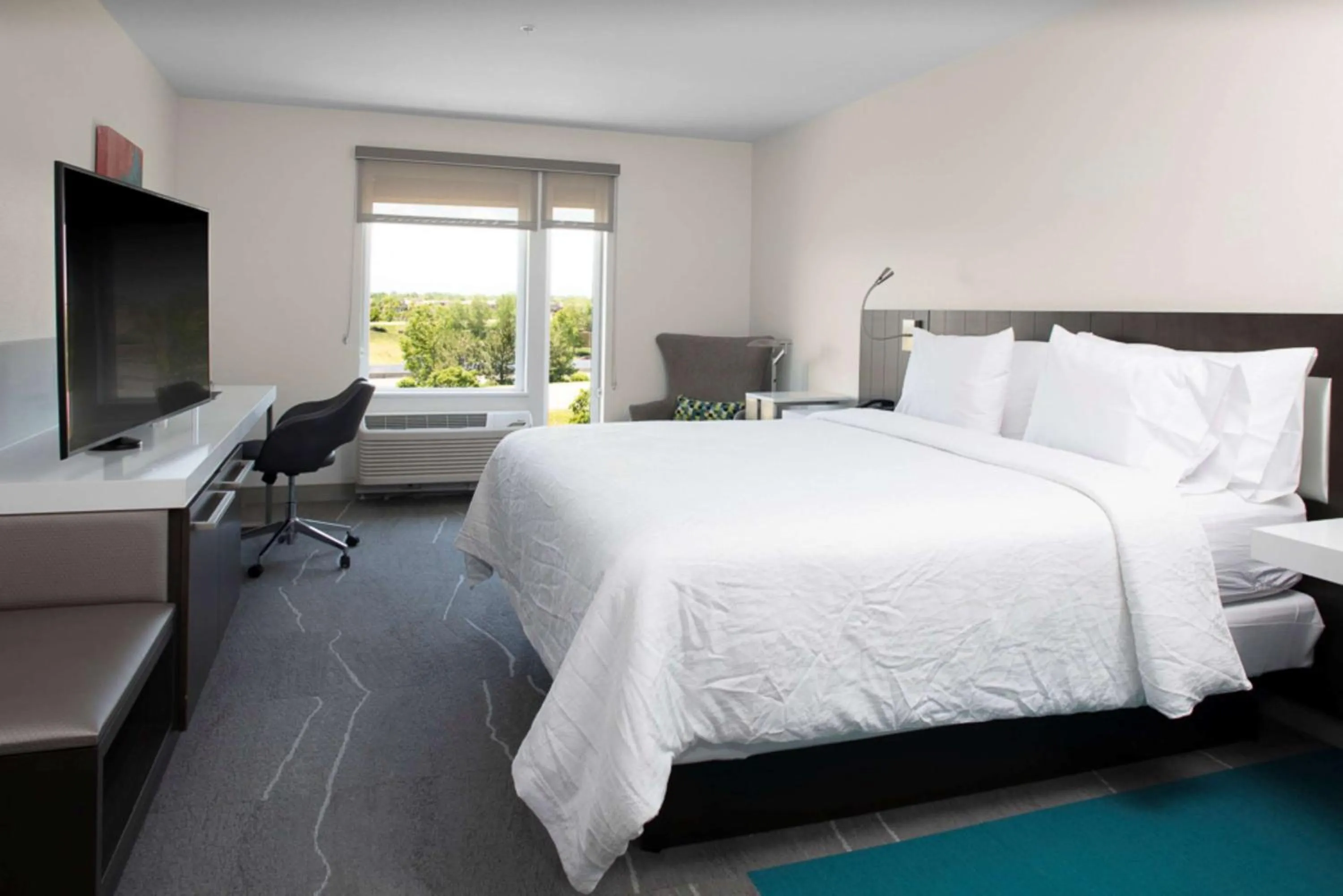 Bed in Hilton Garden Inn Denver/Thornton